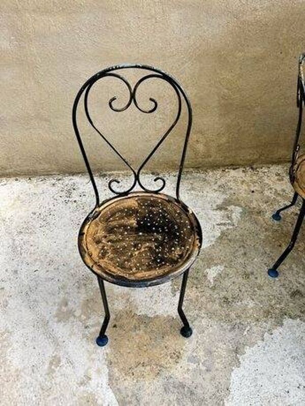 Table d'extérieur en fer forgé et 4 chaises assorties