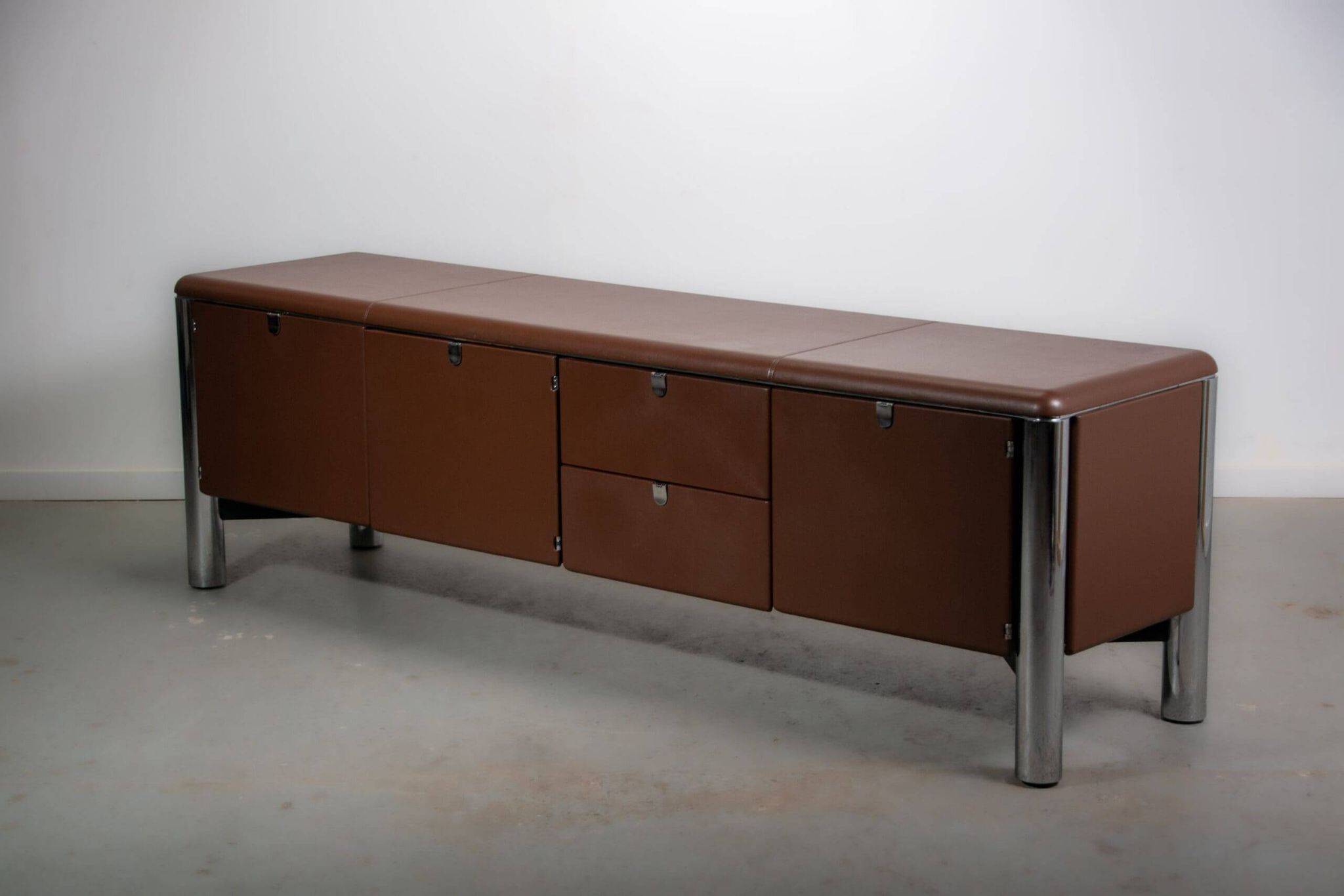 No. 3076 credenza extension in Vitello leather from the Pfister Executive Office Collection for KnollStudio. Circa 1988