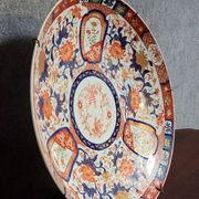19th-century Asia: Important round porcelain dish decorated in the Imari style