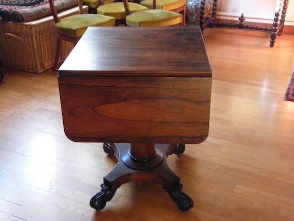 Drop-leaf table in rosewood