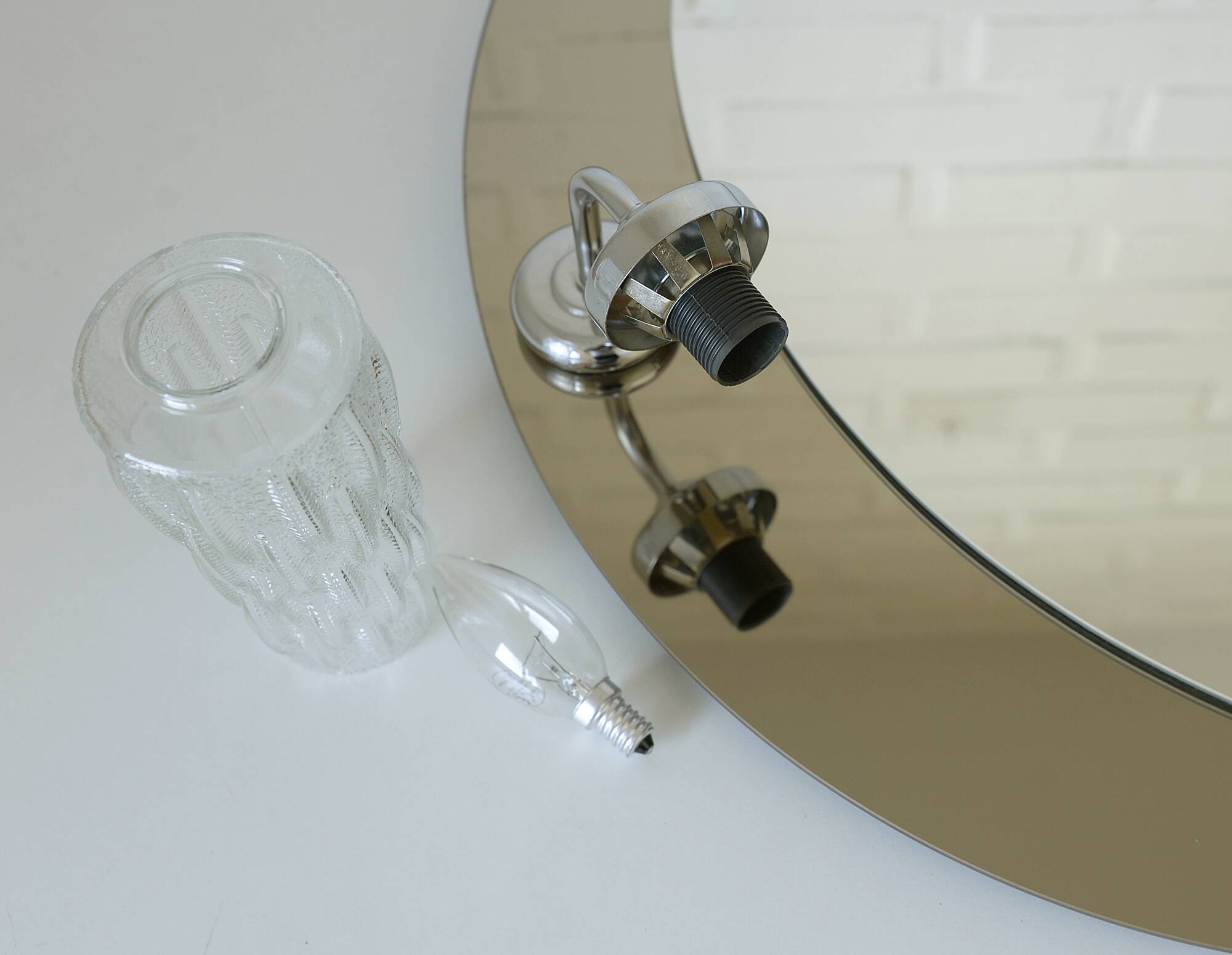 Miroir de courtoisie éclairé, miroir mural de salle de bain vintage d'Allemagne des années 1980