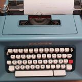 Machine à écrire Olivetti Studio 46 bleue vintage révisée