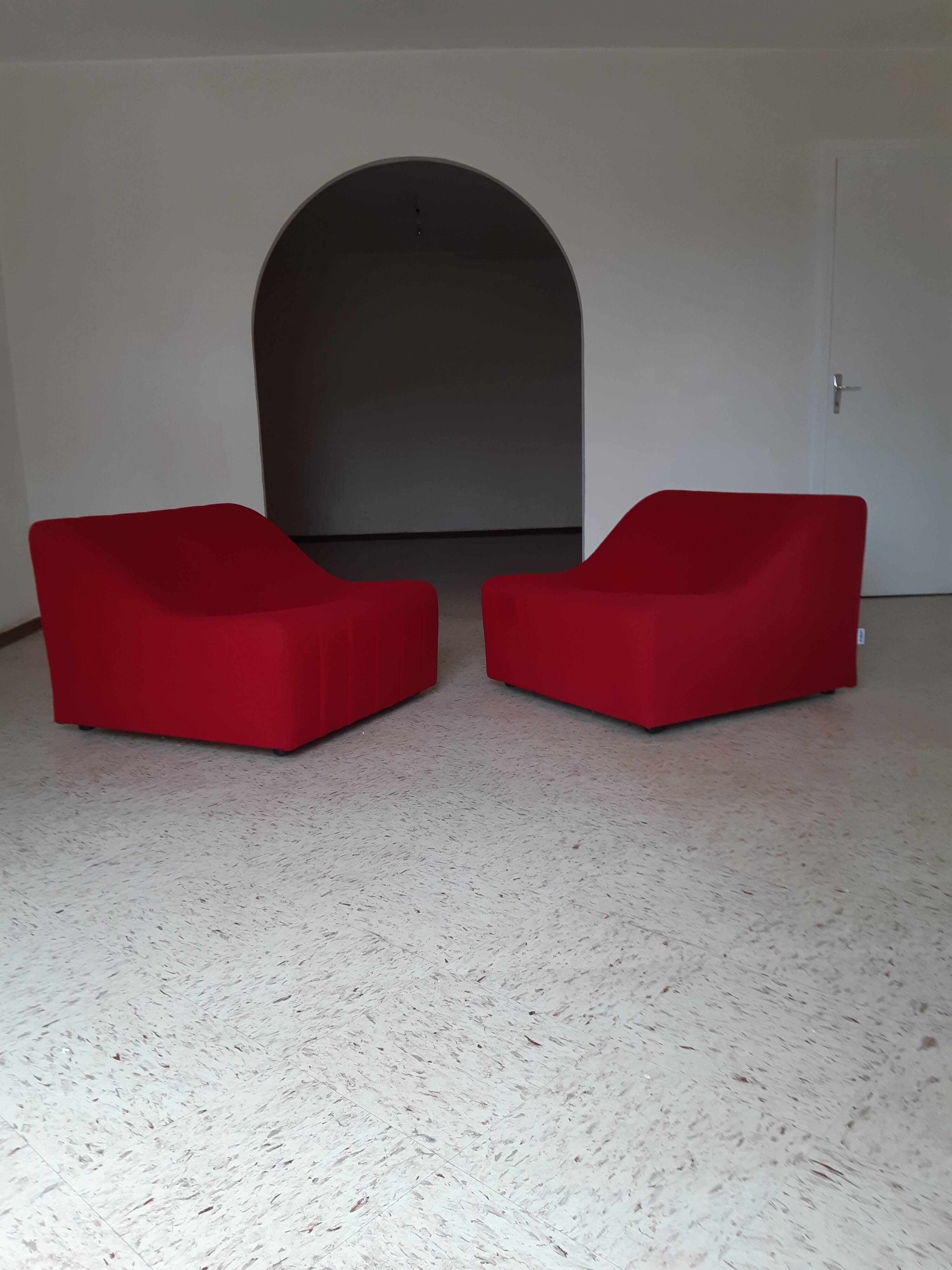 Pair of swivel chromatic lounge chairs by Kwok Hoi Chan, Steiner