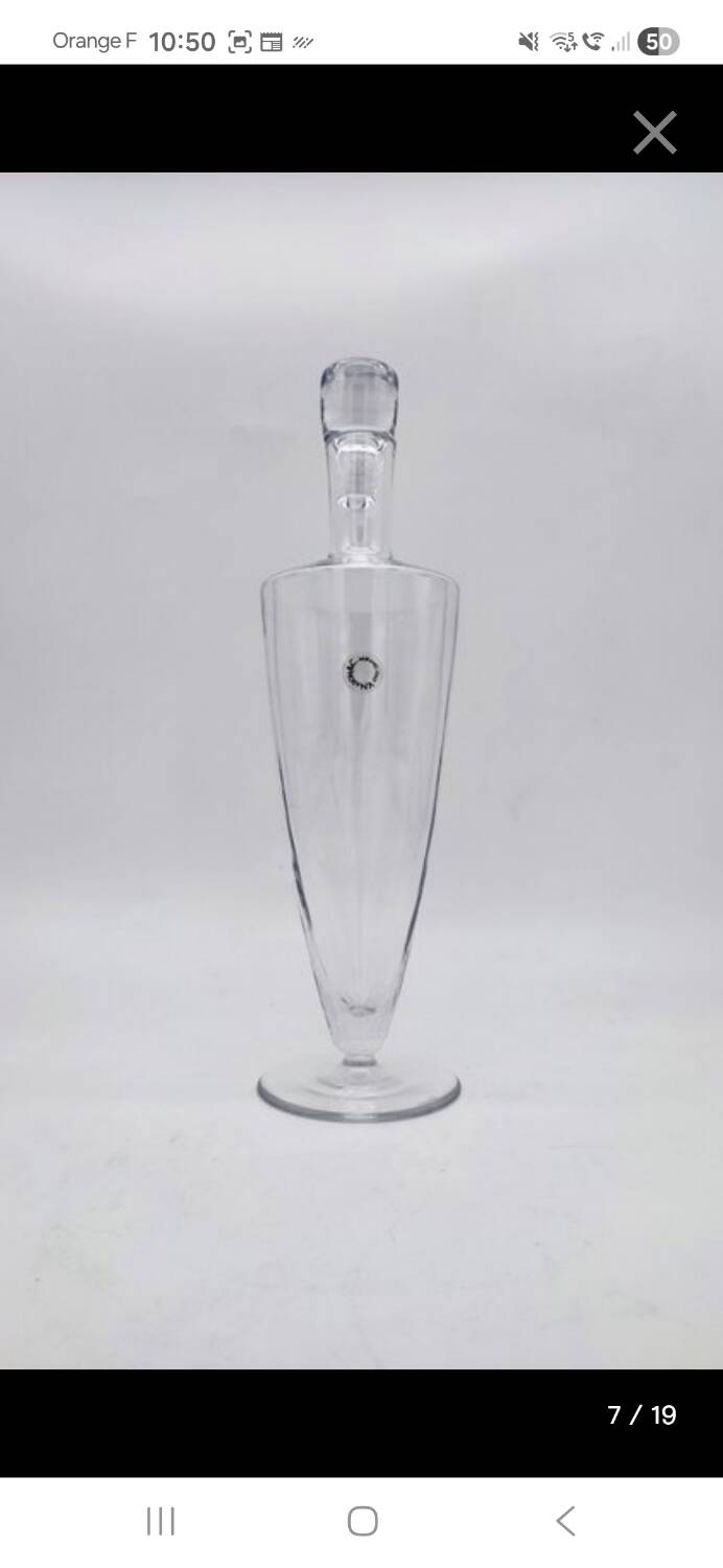 Carafe and 6 stemmed glasses made of Murano glass.