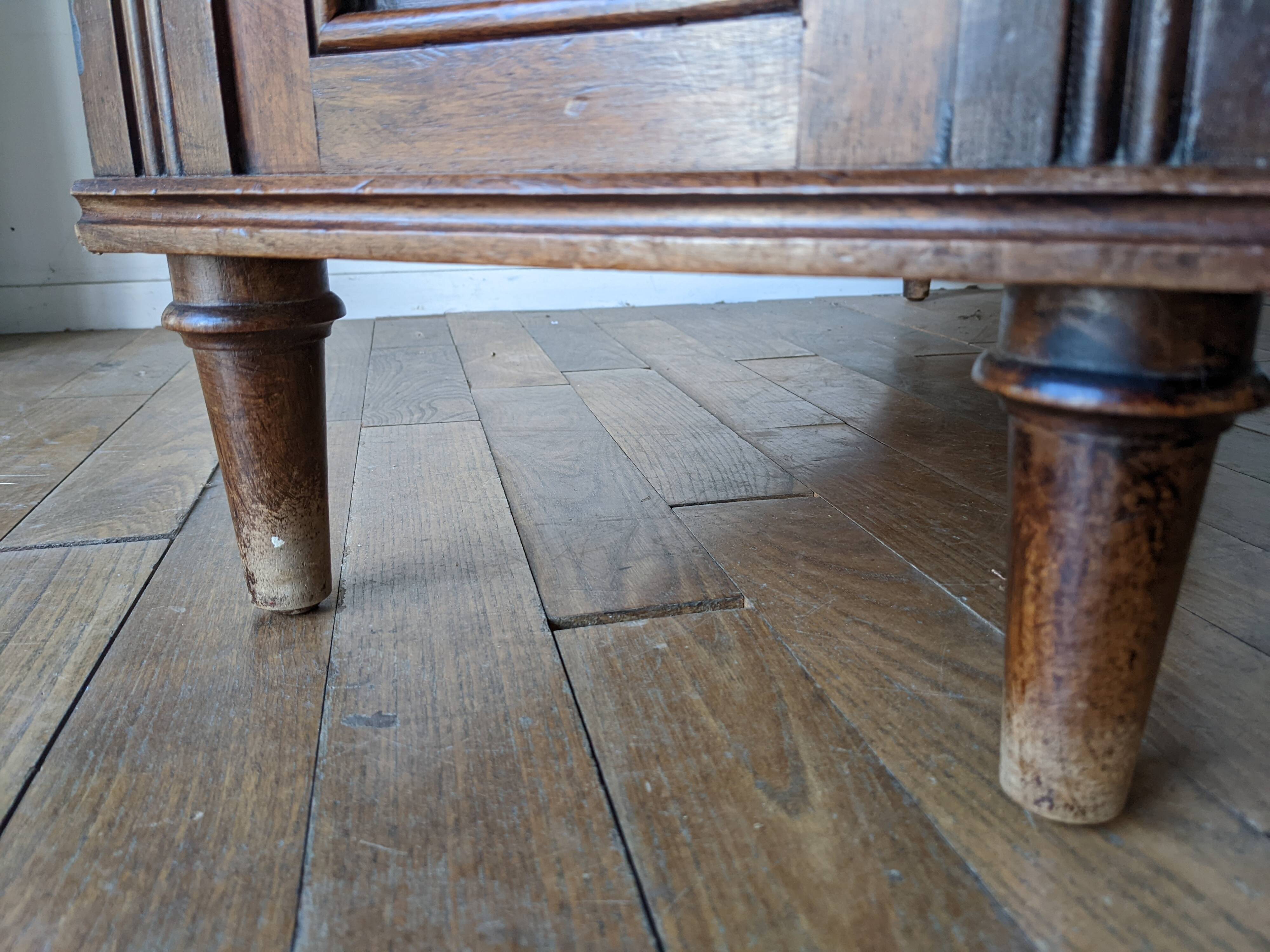 Storage cabinet with mahogany warheads