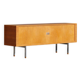 RY25 oak sideboard by Hans J. Wegner, produced by RY Mobler, 1960