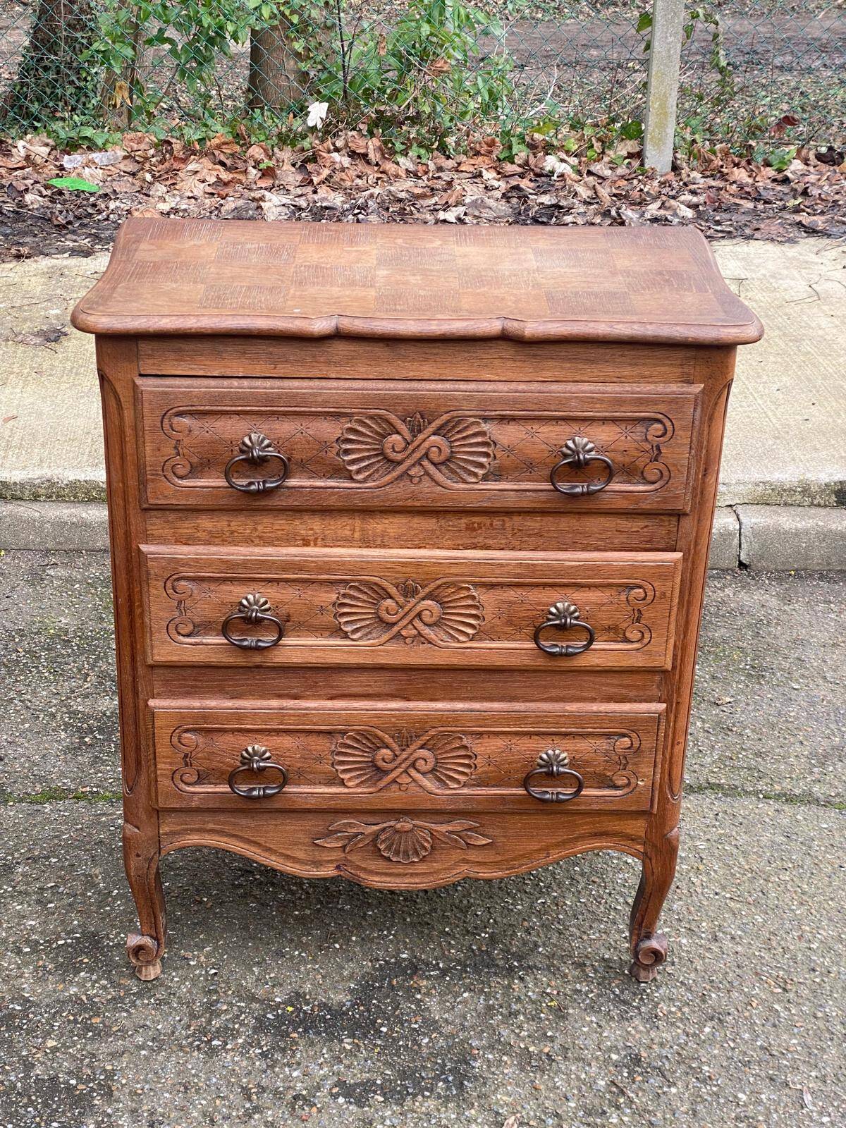 Commode vintage style Louis XV en bois du 19ème