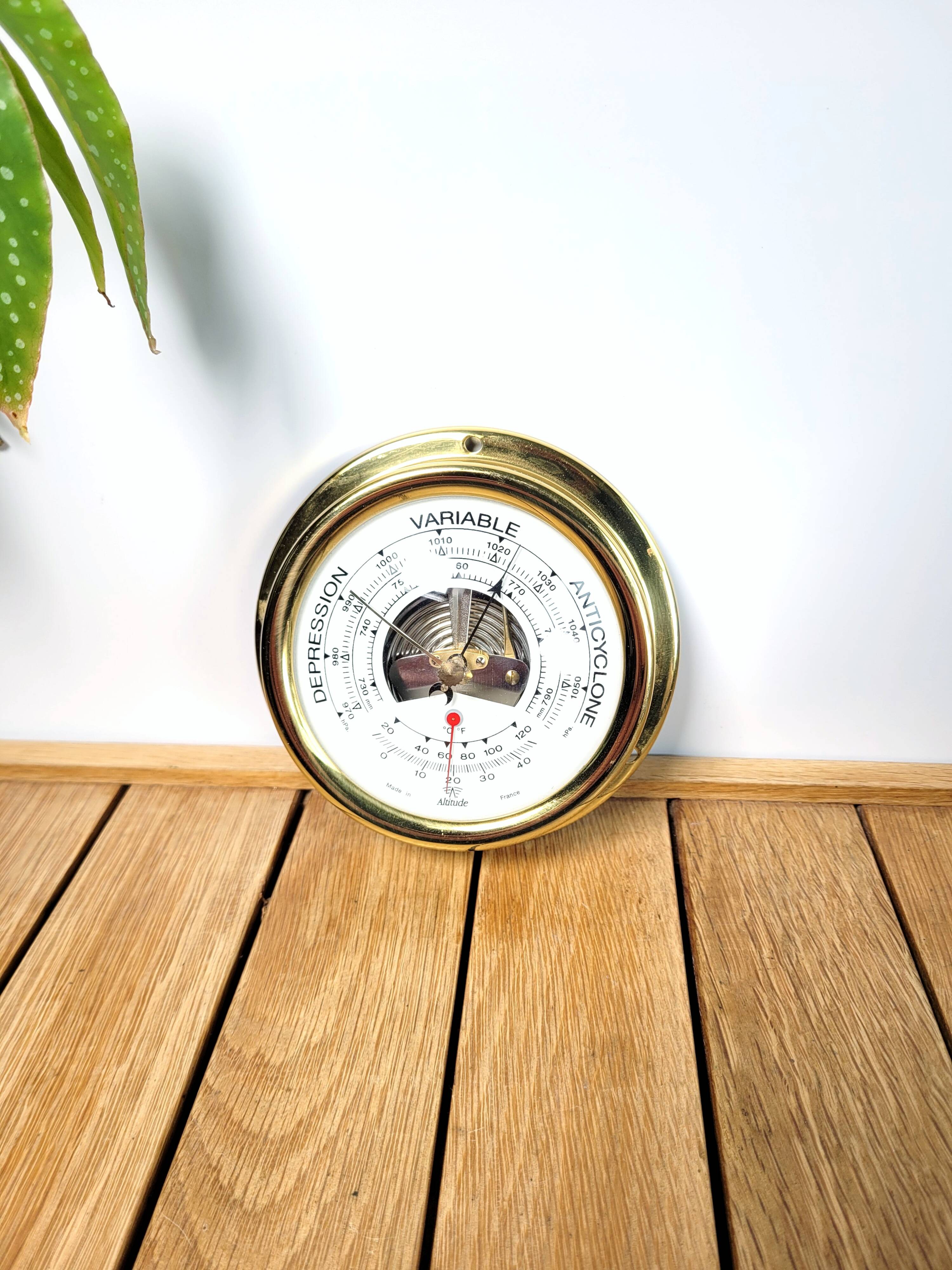 Barometer on-board thermometer Altitude