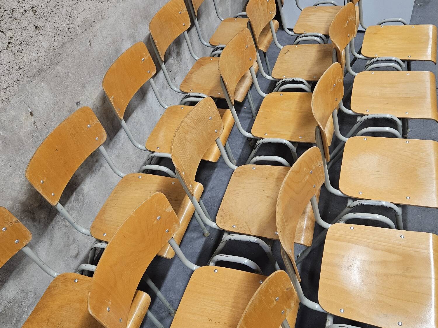 Lot of 18 vintage stackable bistro chairs 1970