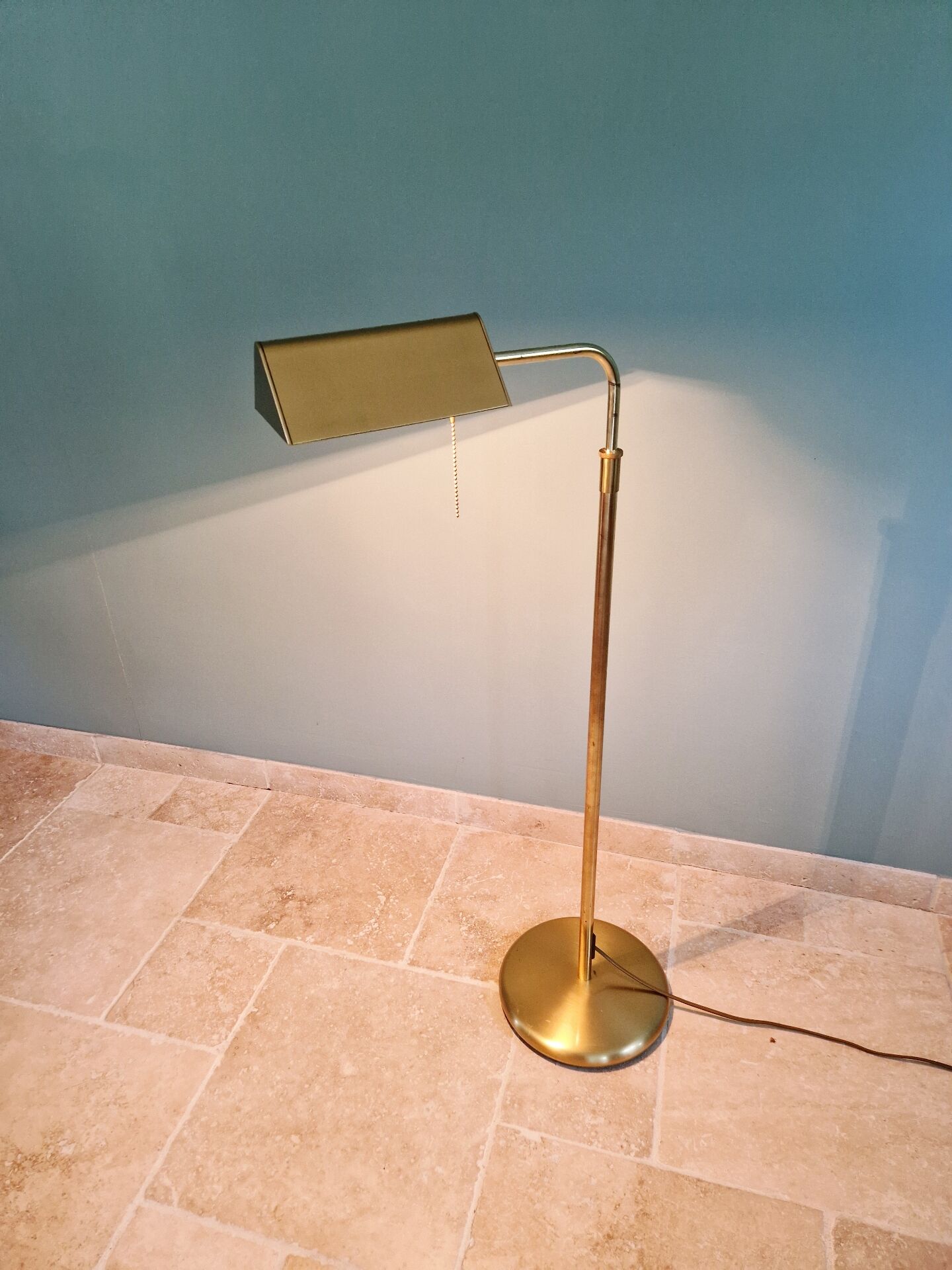 Articulated brass floor lamp, Hollywood Regency style, 1970s-80s.