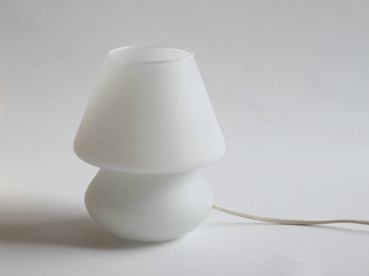 White mushroom lamp