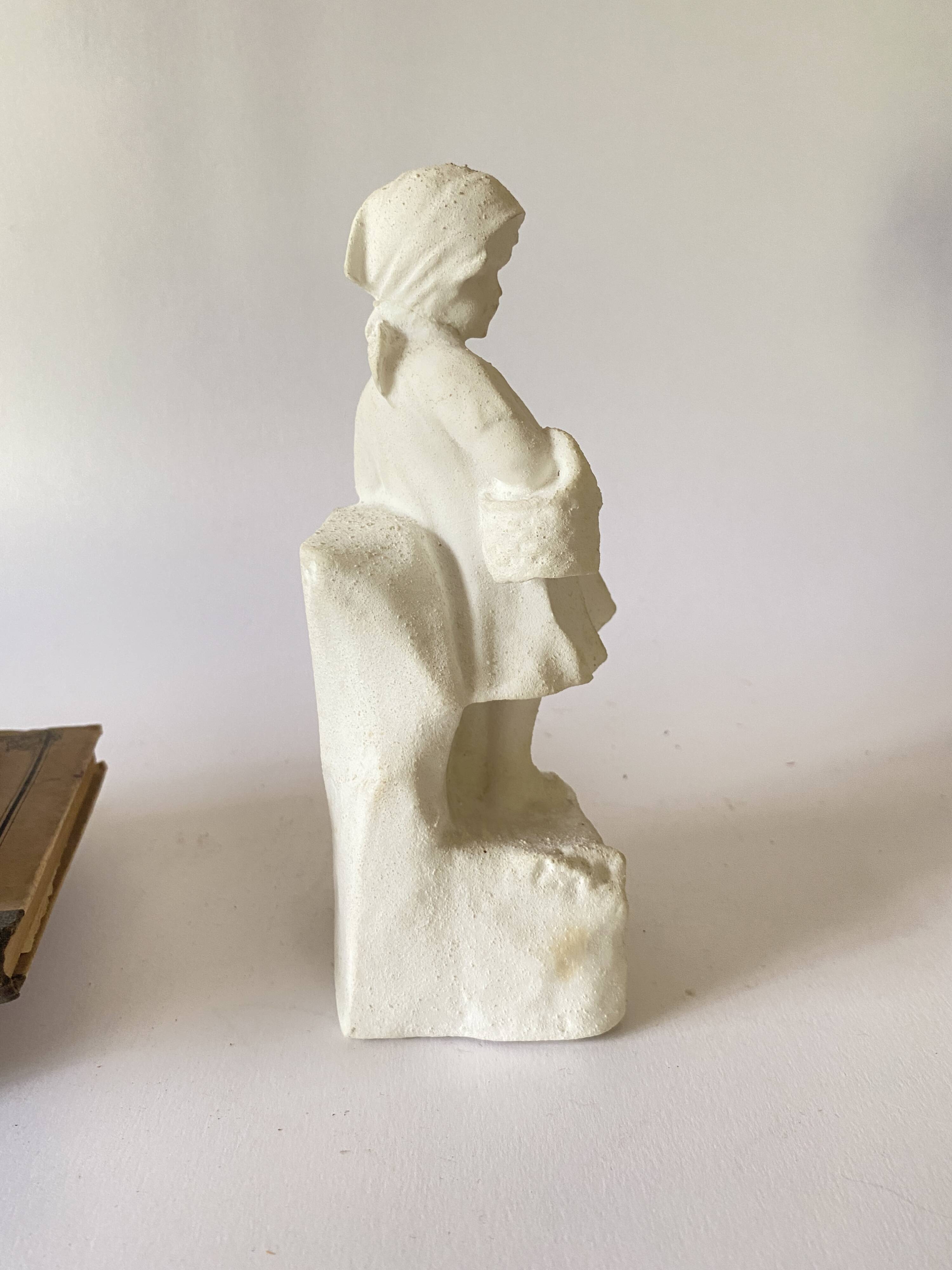 Serre-livres en plâtre, fillette au panier
