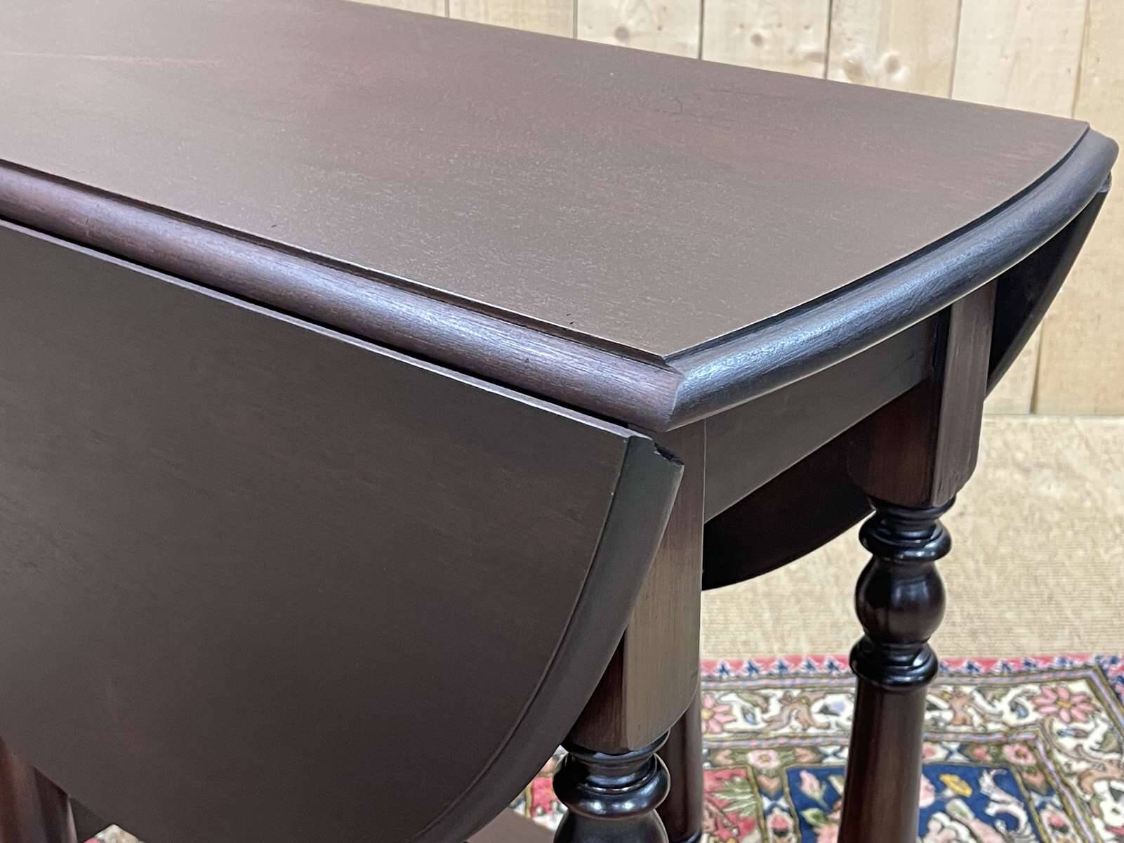 English gateleg in mahogany, work early 20th century