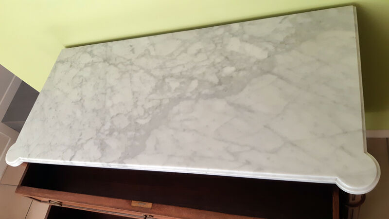 Louis XVI style chest of drawers in solid fruit wood.