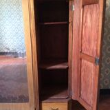 Ice-cream dressing closet with art deco dome