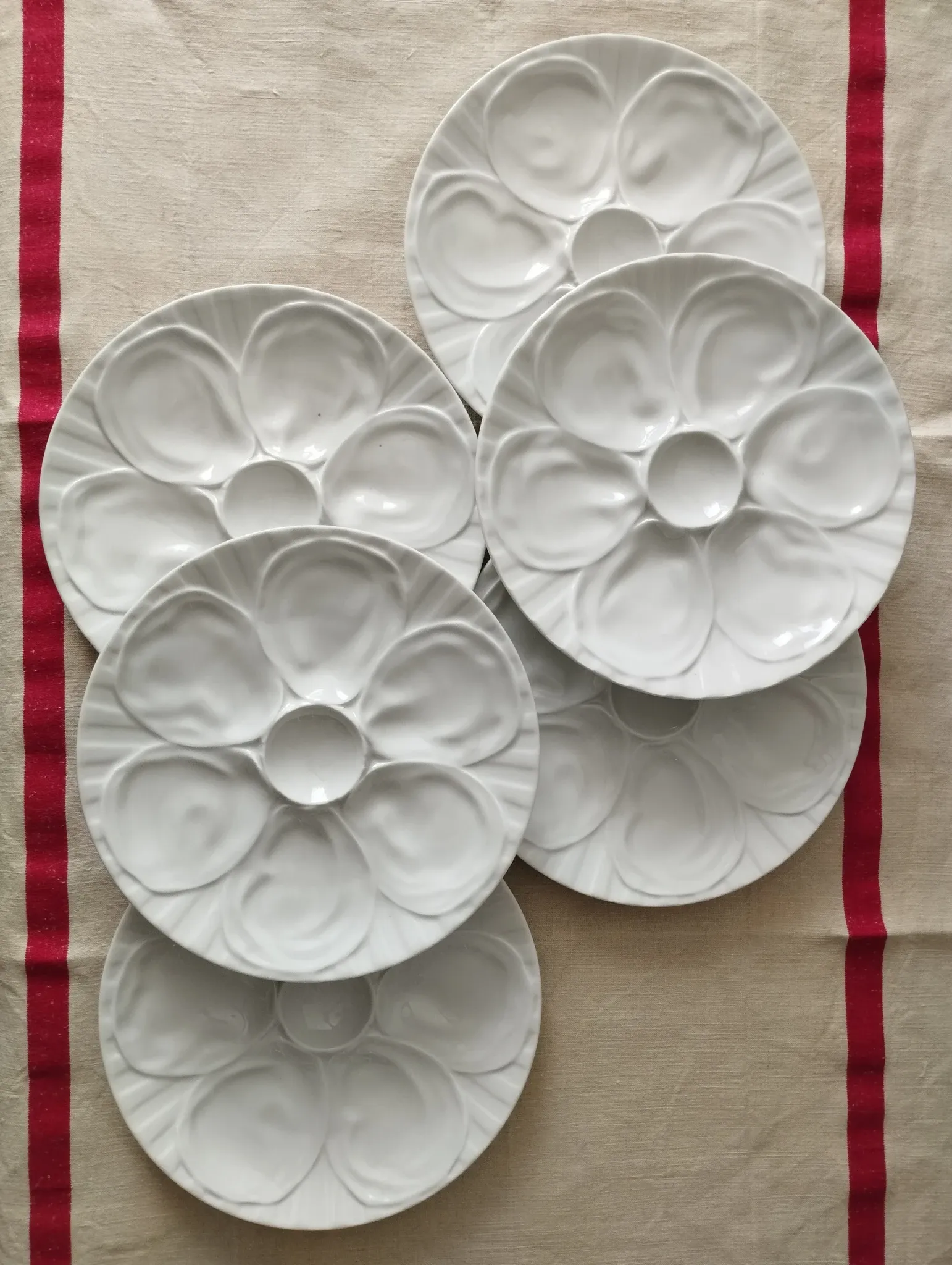 Set of 6 oyster plates in porcelain by Pillivuyt.