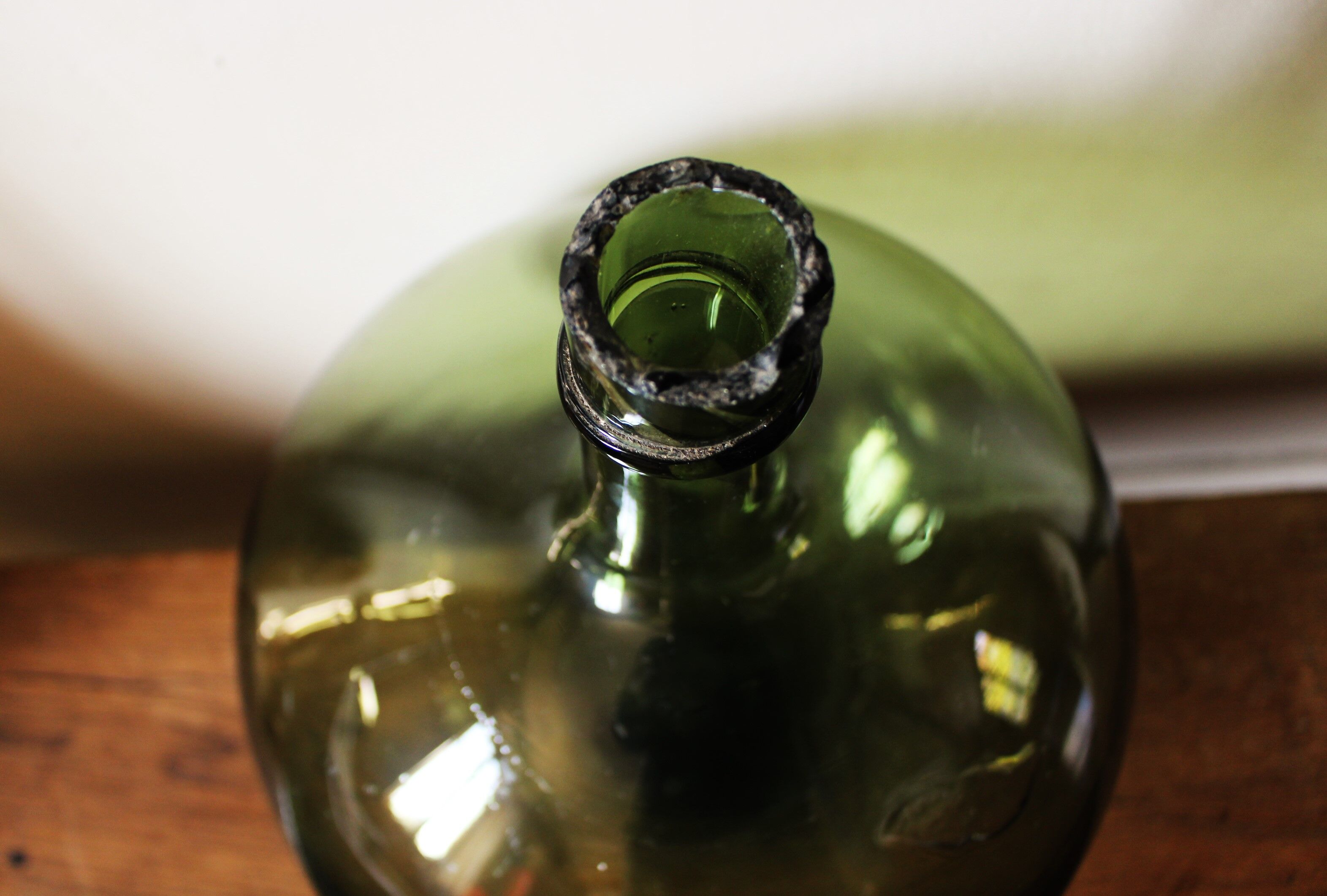 Dame jeanne bonbonne green glass round bubbles