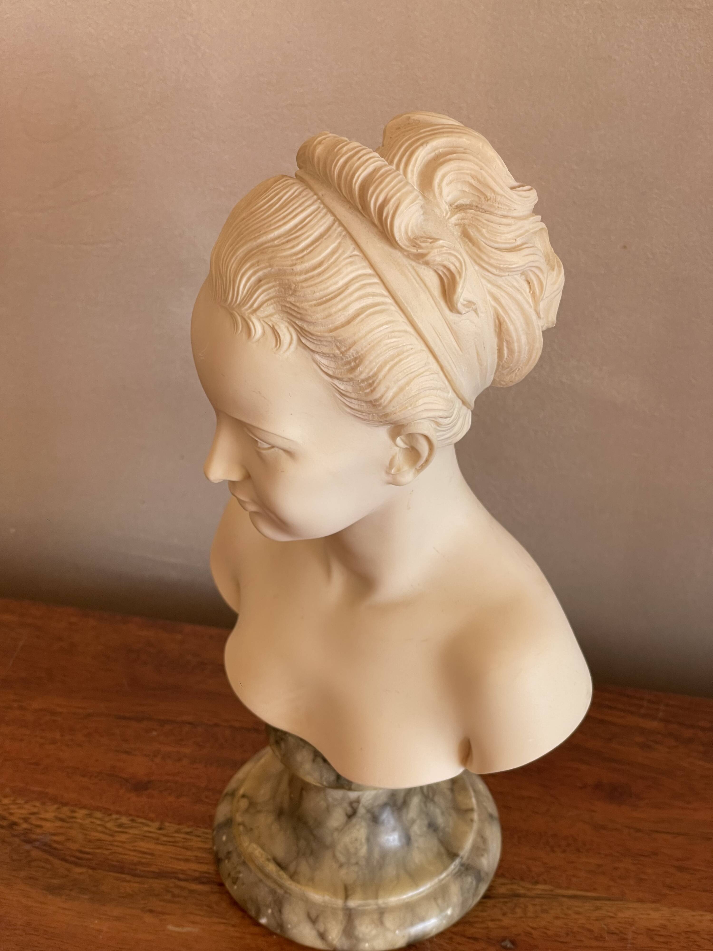Buste femme en albâtre
