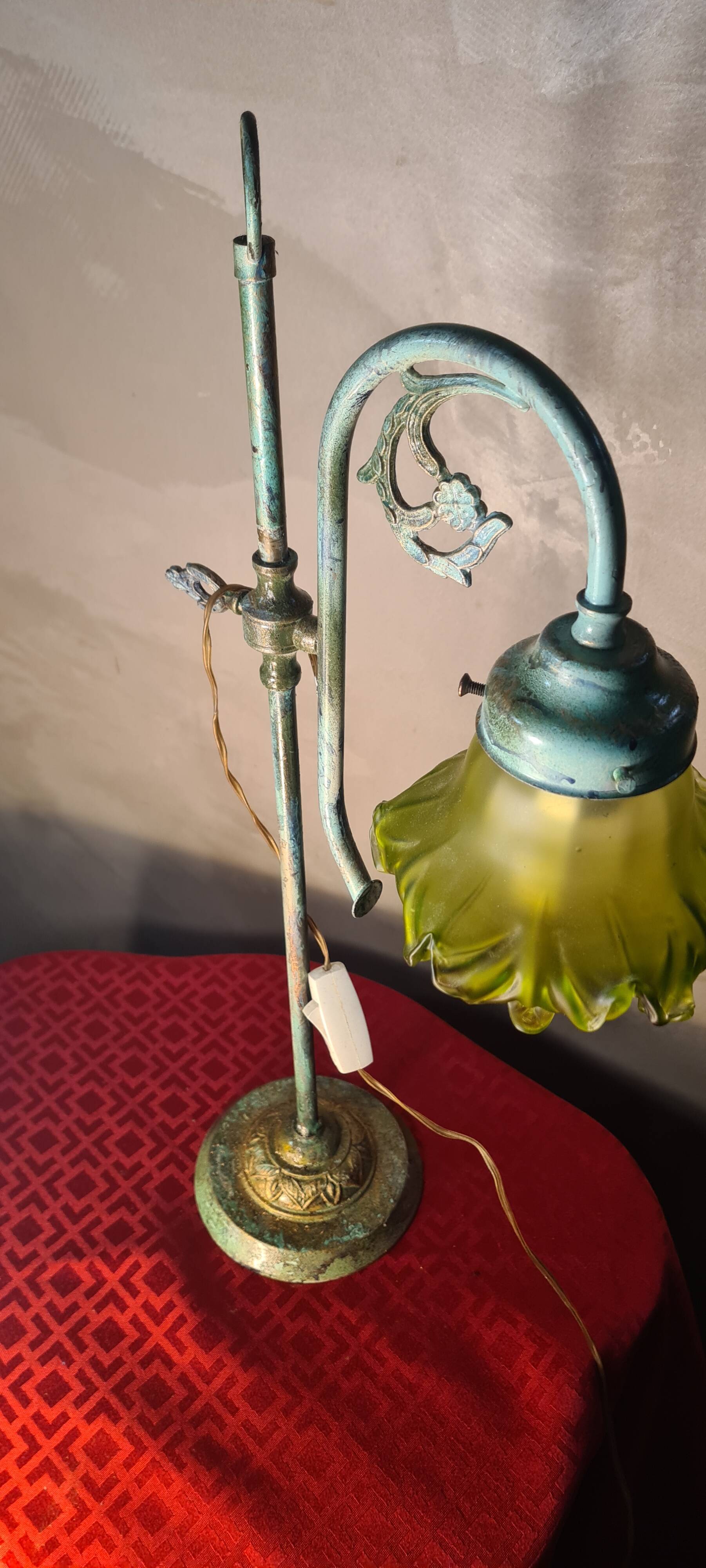brass lamp with pretty antique patina and opaque green tulip, 58x25