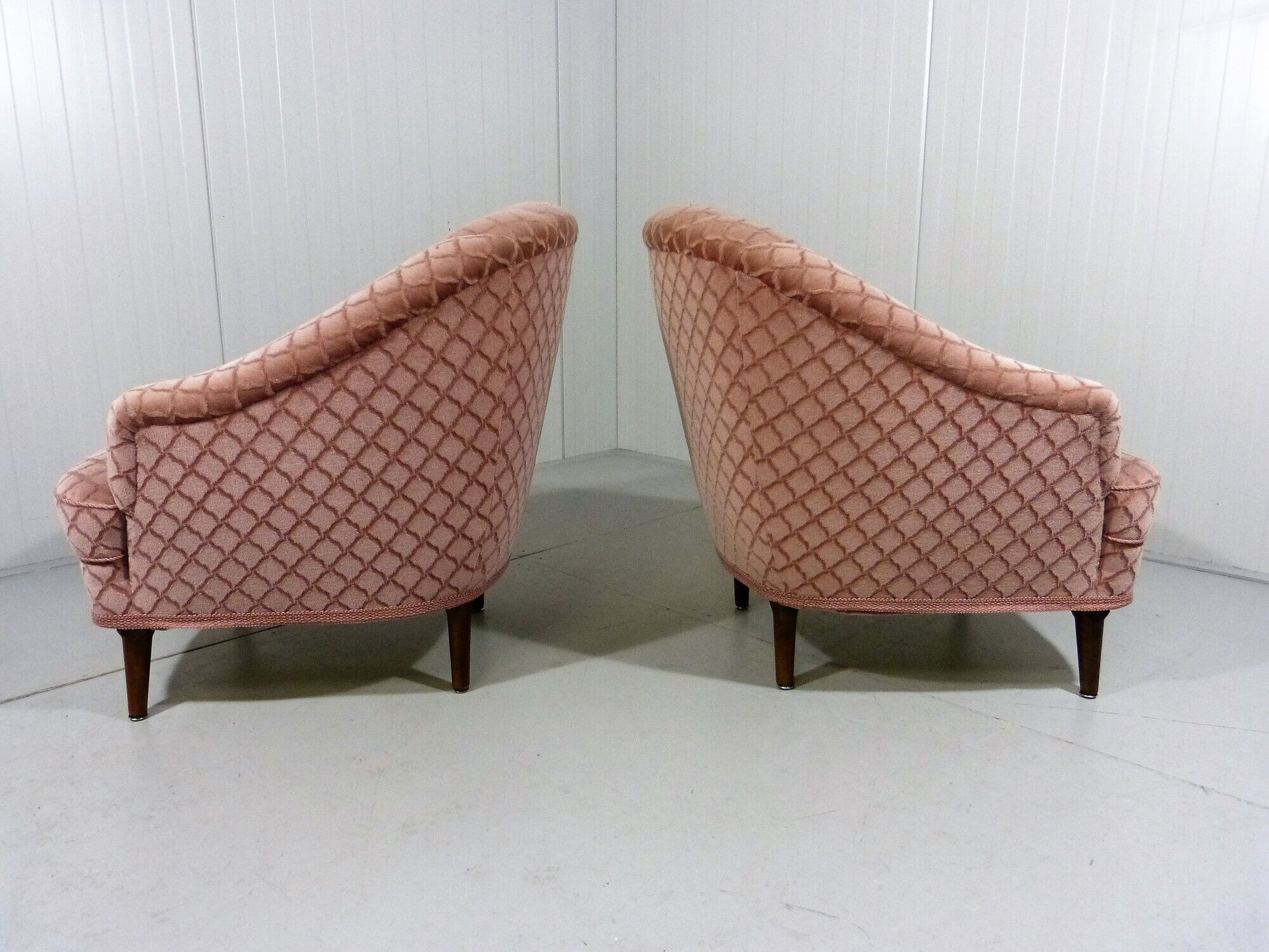Ensemble de 2 fauteuils club en velours rose années 1950
