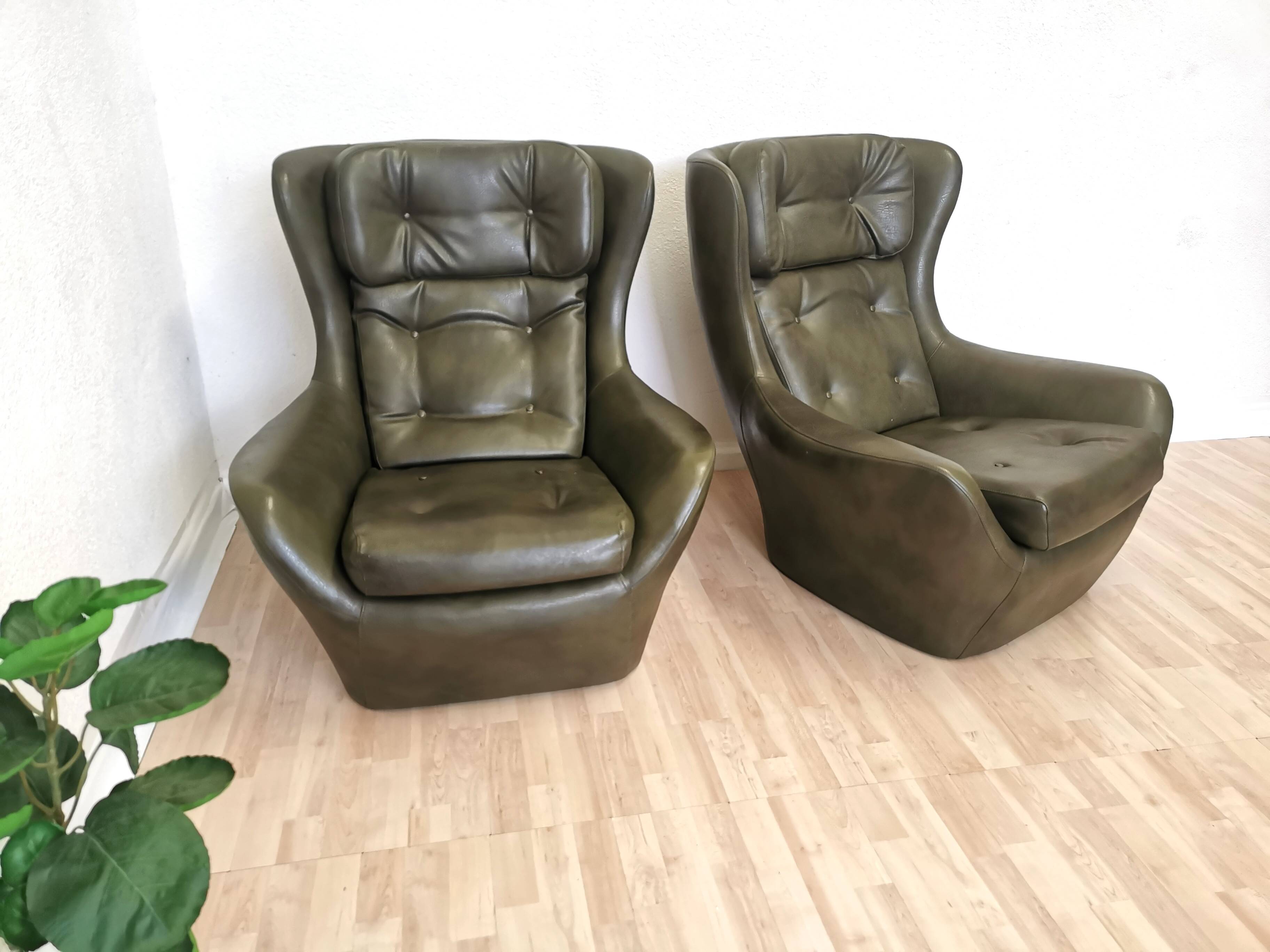 Vintage Dark Green Leather Lounge Armchair: 1970s Scandinavian Style
