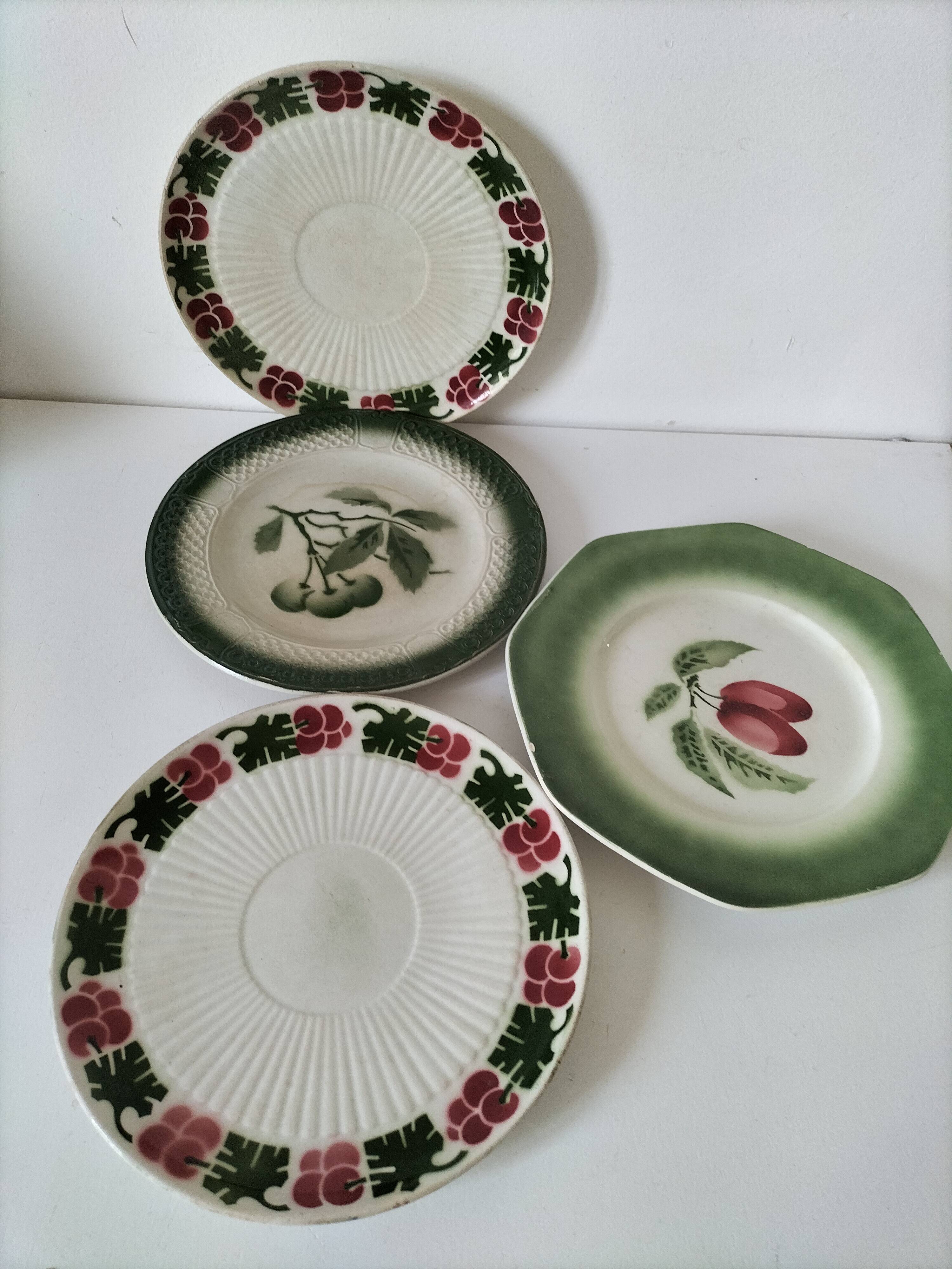Set of 4 vintage summer fruit dessert plates.