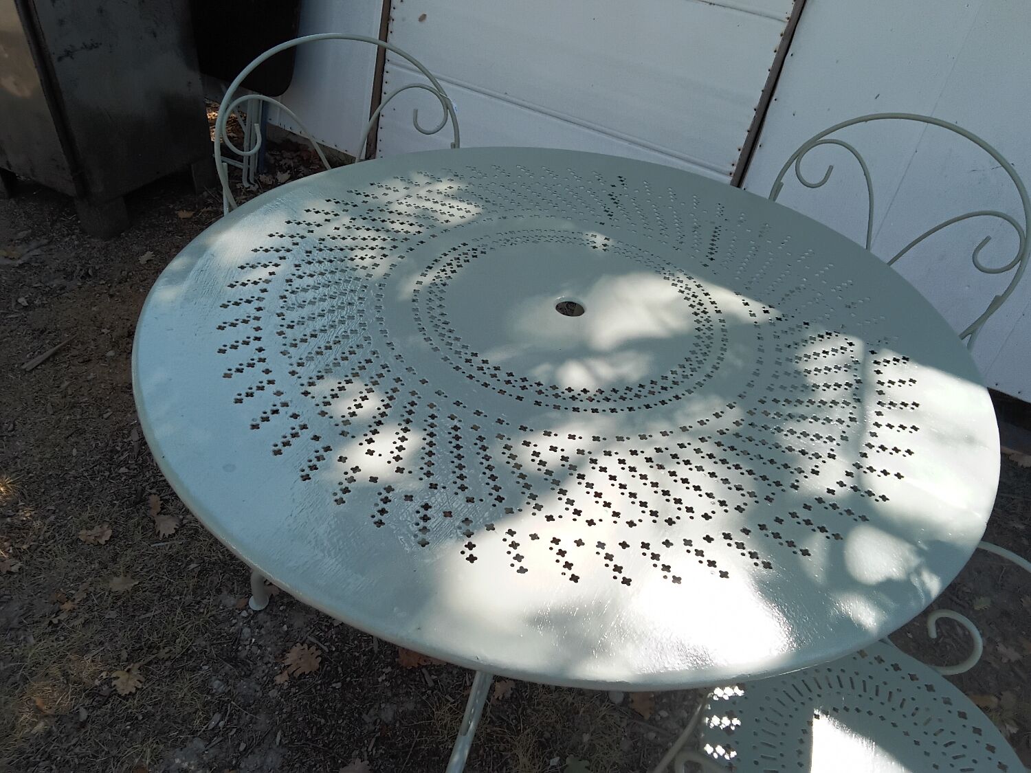 Salon de jardin en fer forgé vert