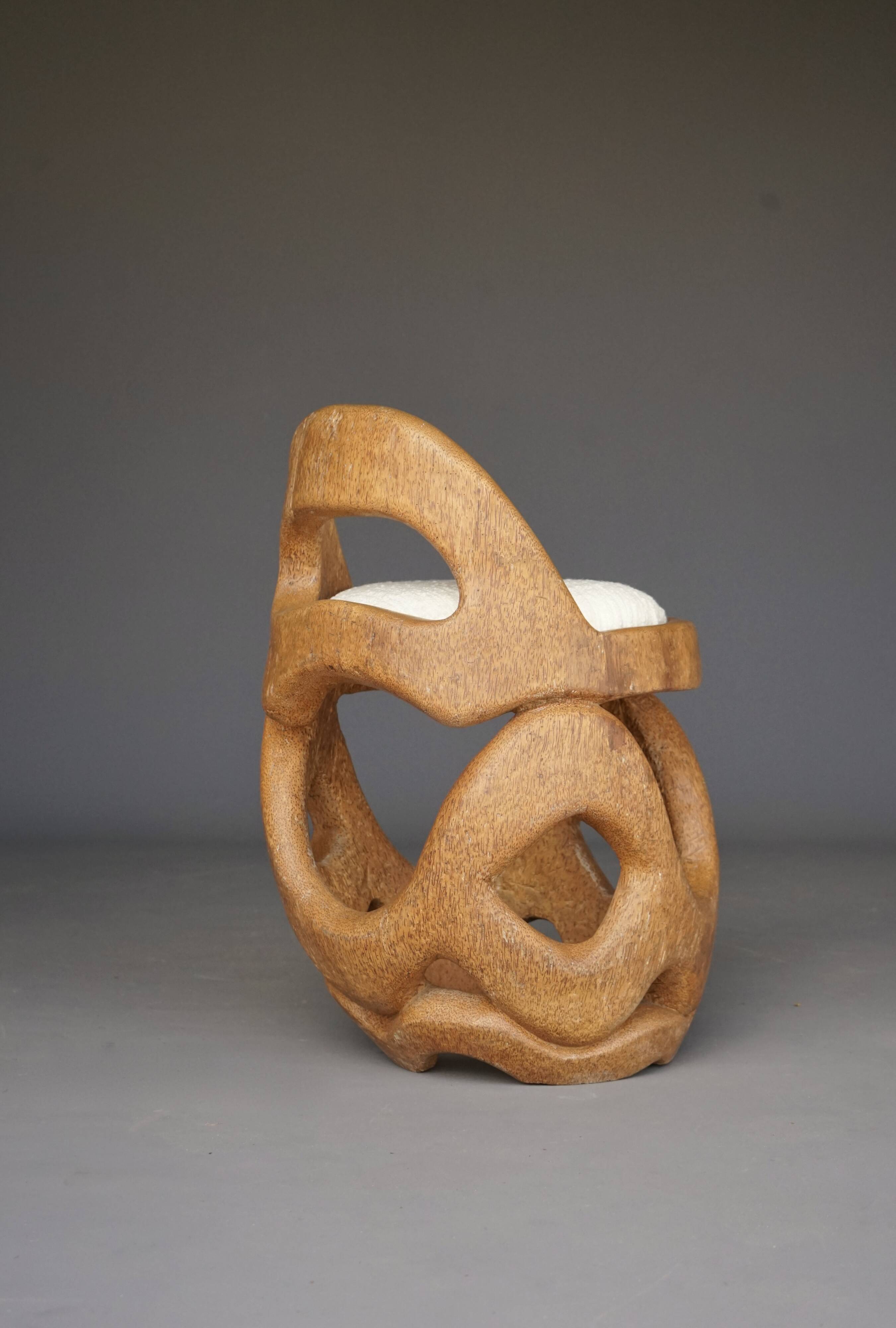 Chaise d'appoint en bois de palmier sculpté à la main, années 1970