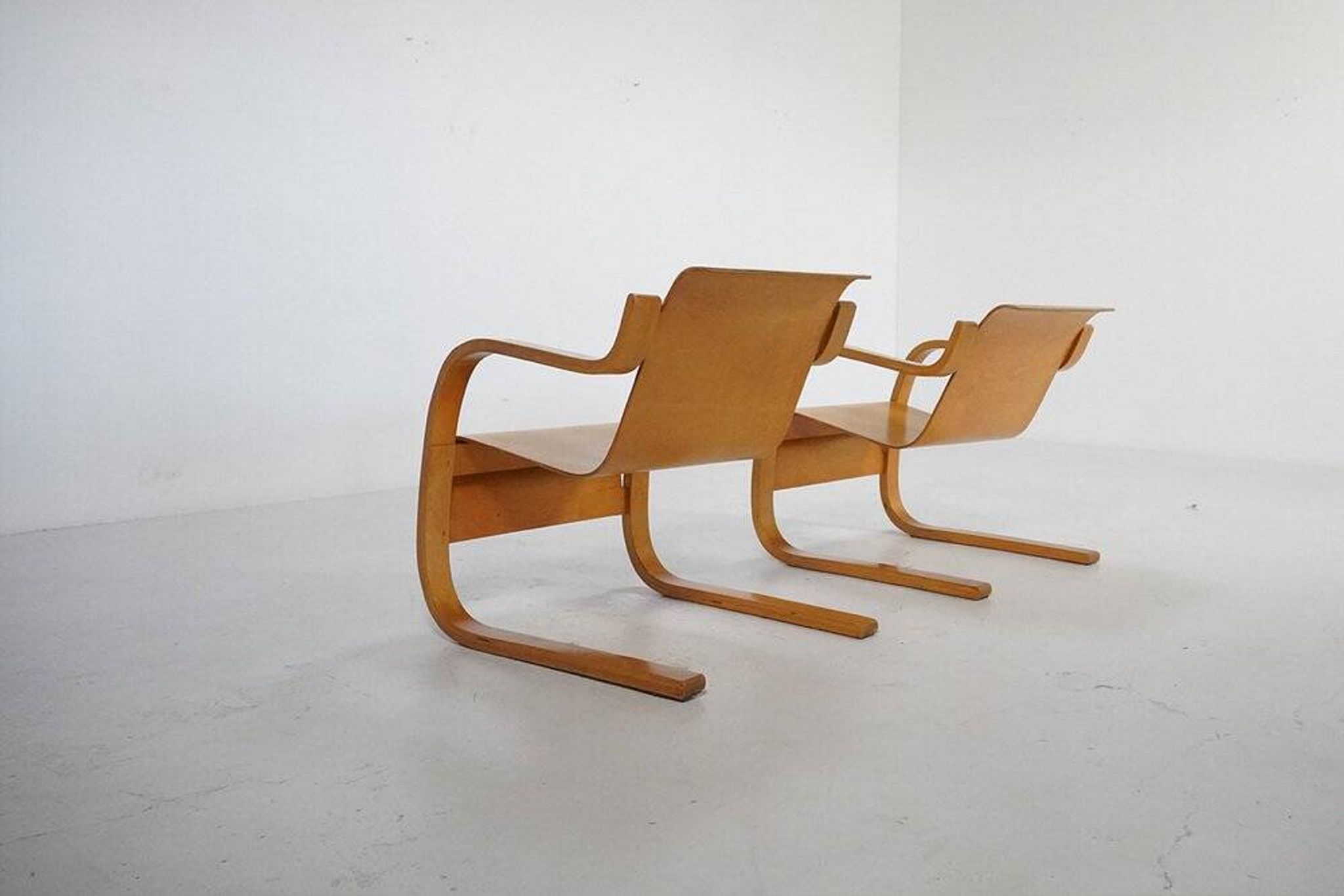 Ensemble de chaises longues cantilever n° 31 par Alvar Aalto, années 1930.