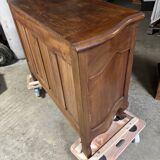 Walnut chest of drawers