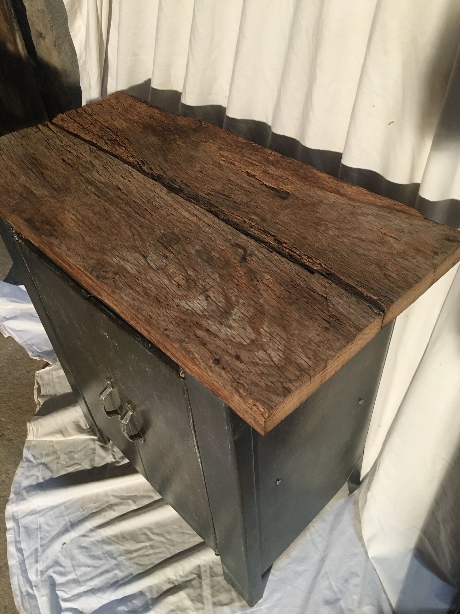 Renovated kitchen furniture and revisited in 50s metal