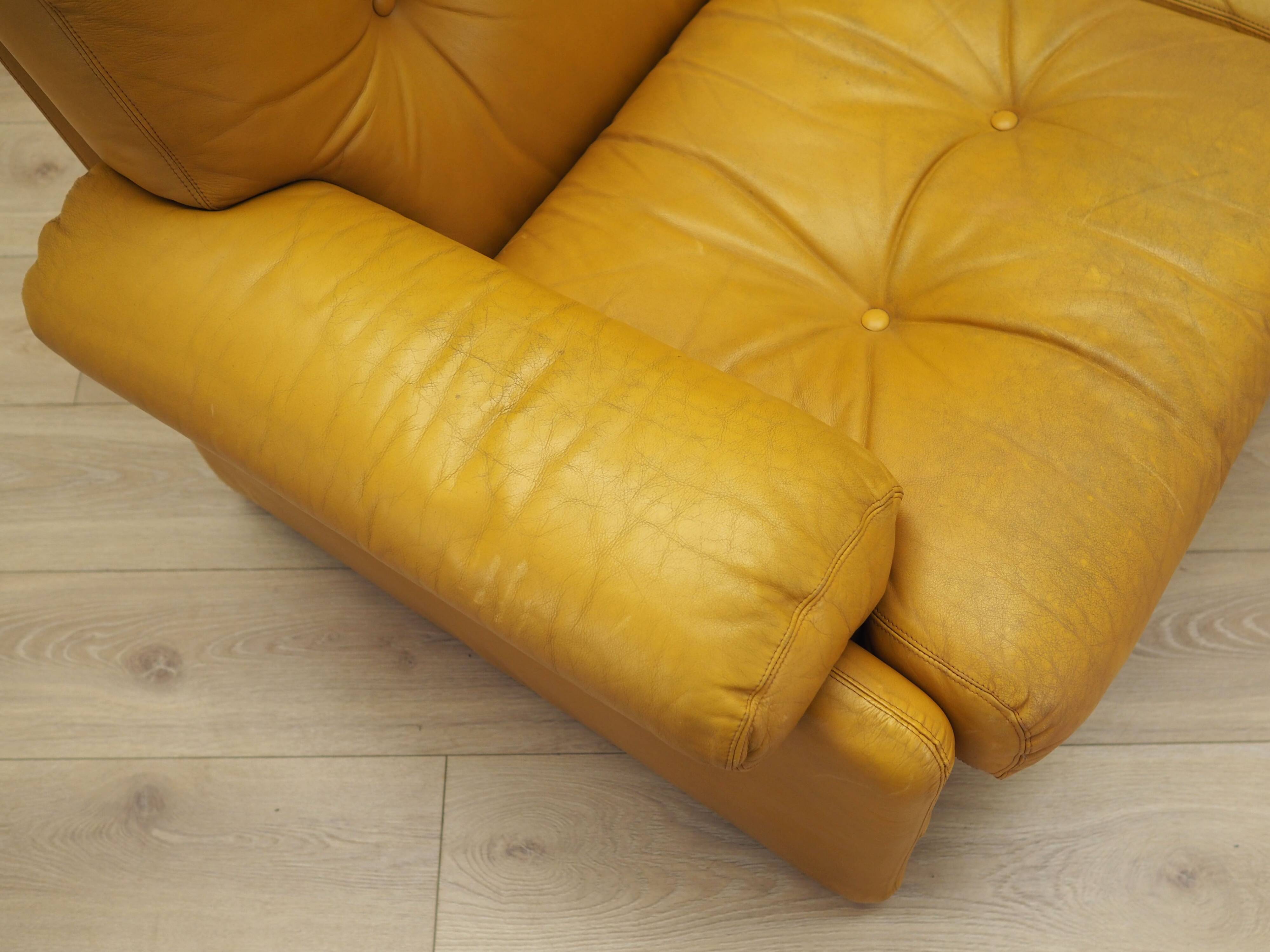 Canapé en cuir jaune, design italien, années 60, fabricant : B&B Italia, desig