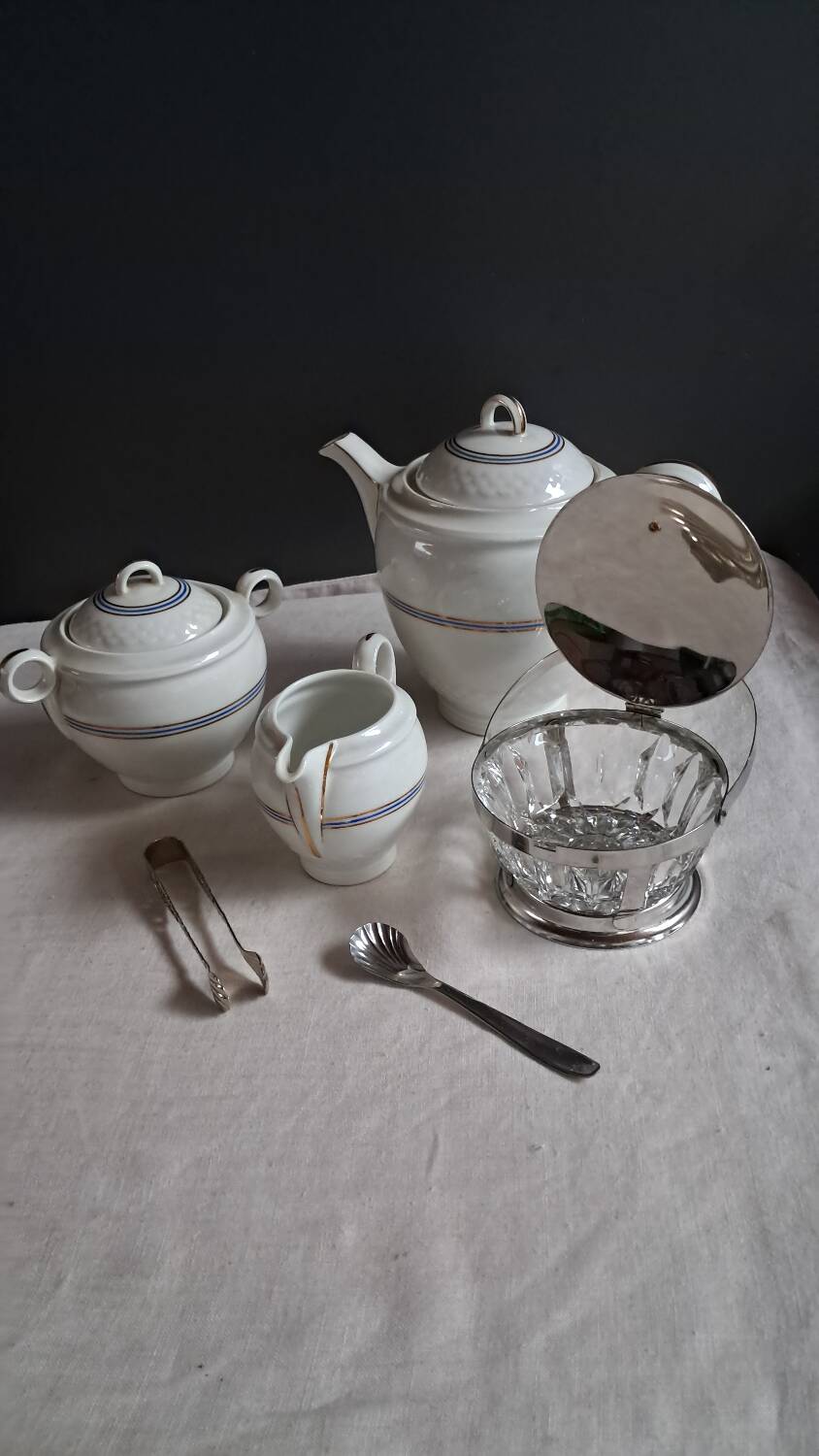 Teapot, sugar bowl, milk jug, jam jar.