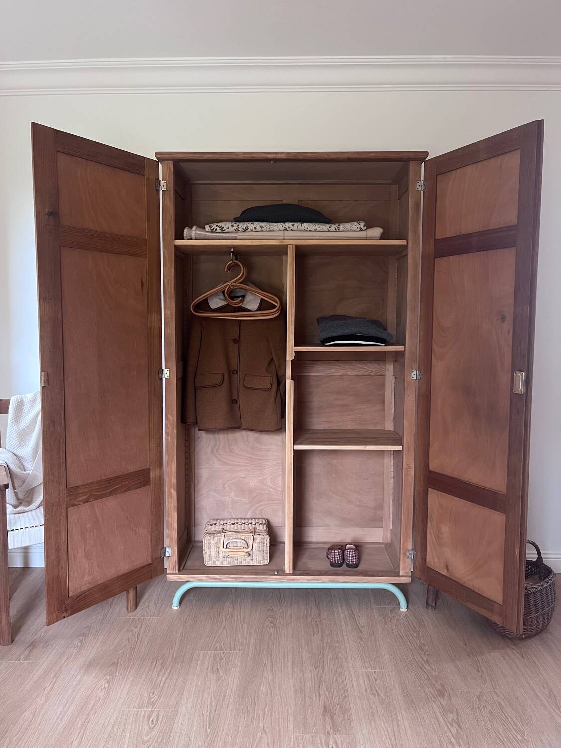 Ancienne armoire d’école – MBC (année 50/60)