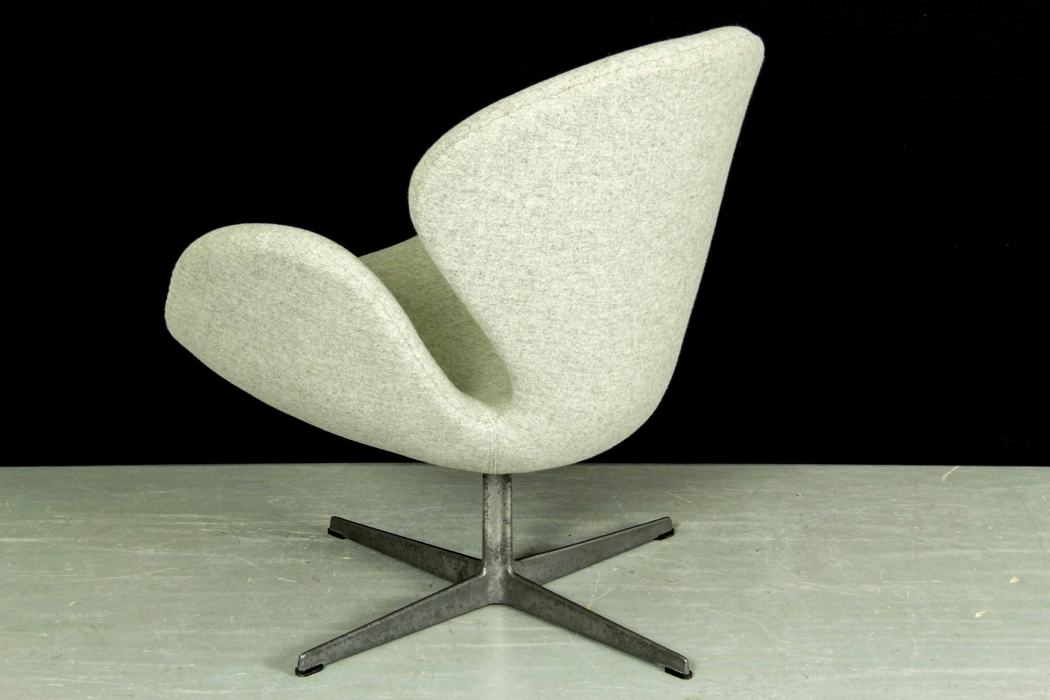 Svanen or Swan Chair by Arne Jacobsen for Fritz Hansen, 1960s