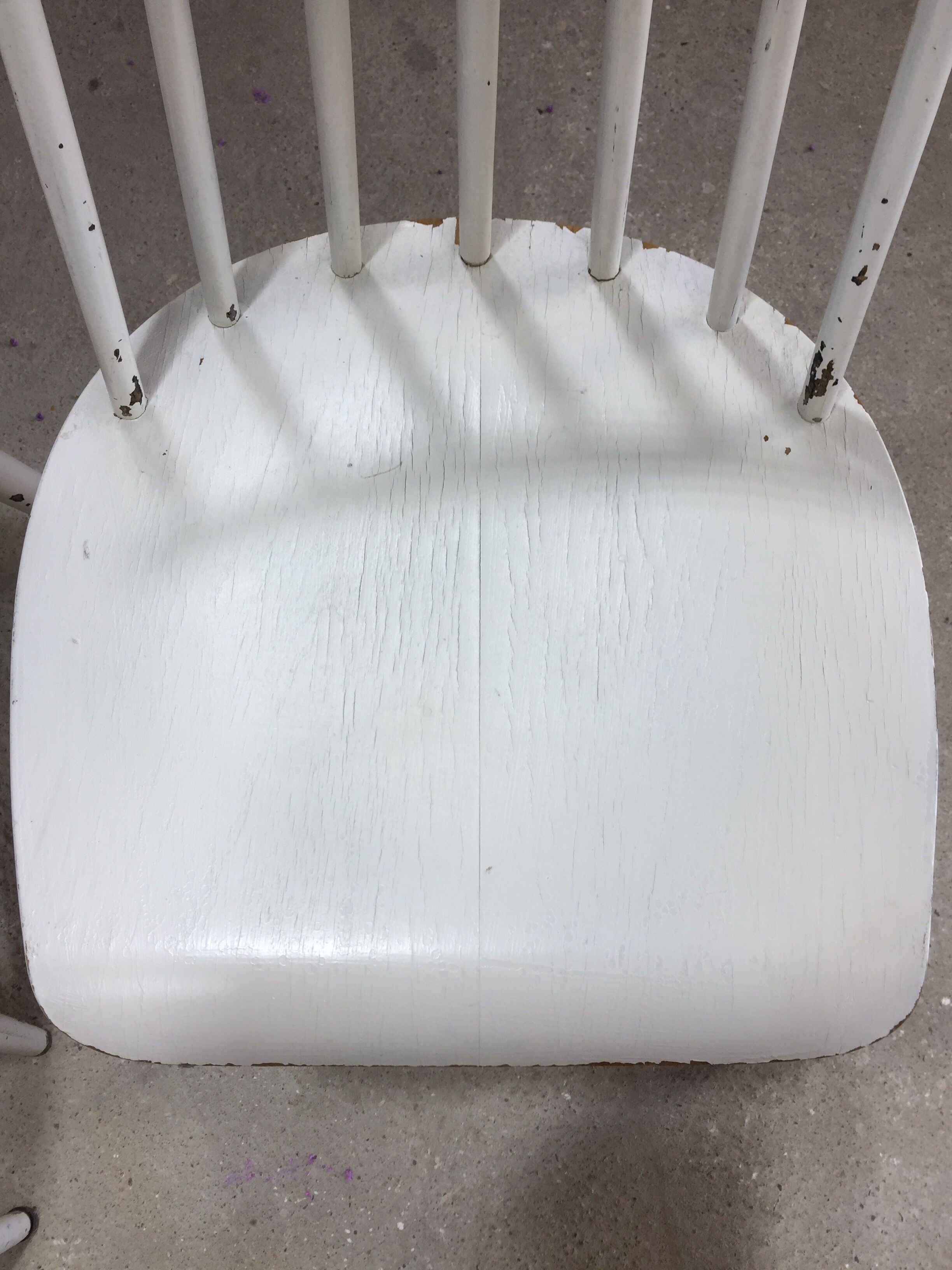 Lot of 4 white wooden chairs