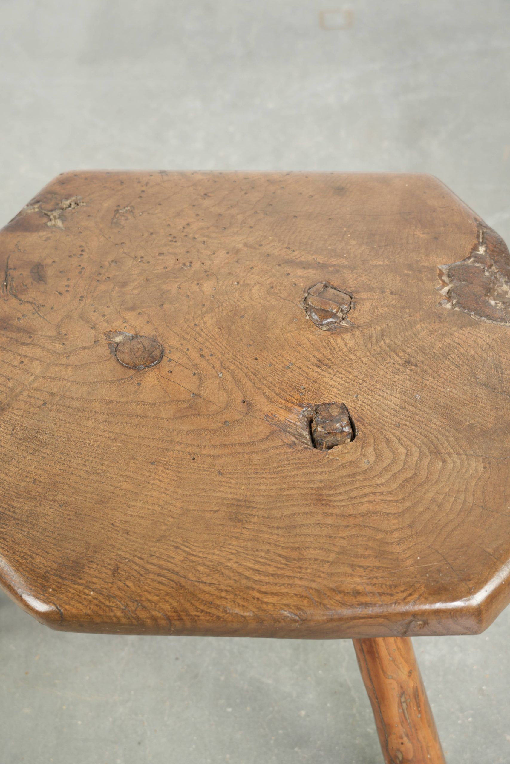 Tabouret/table d'appoint anglais antique unique du XVIIe siècle