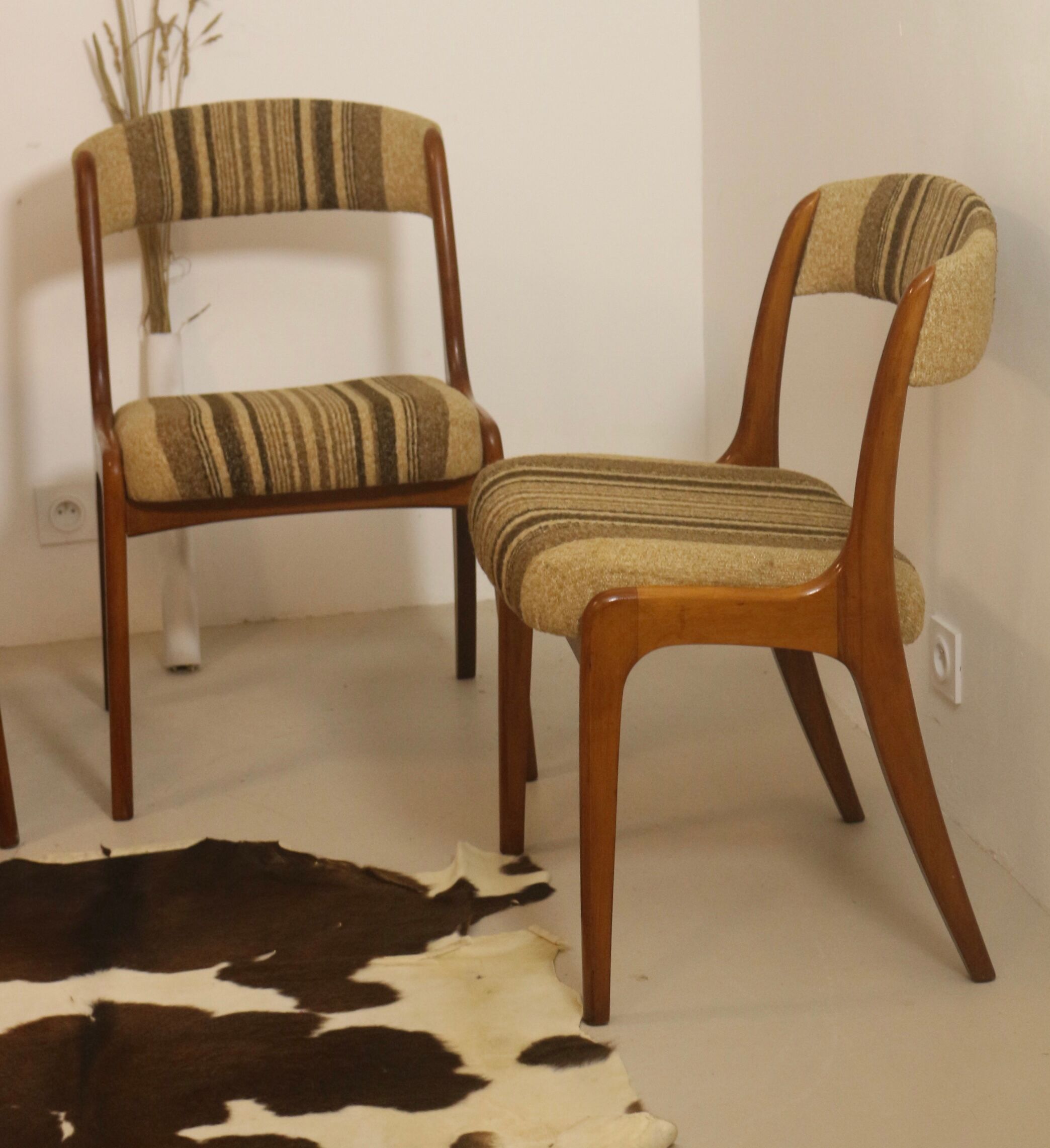 Paire de  chaises gondole Baumann année 60 restaurées.