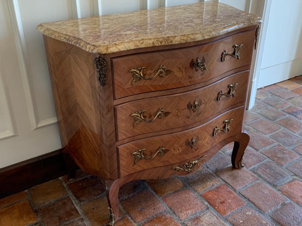 Commode style Louis XV