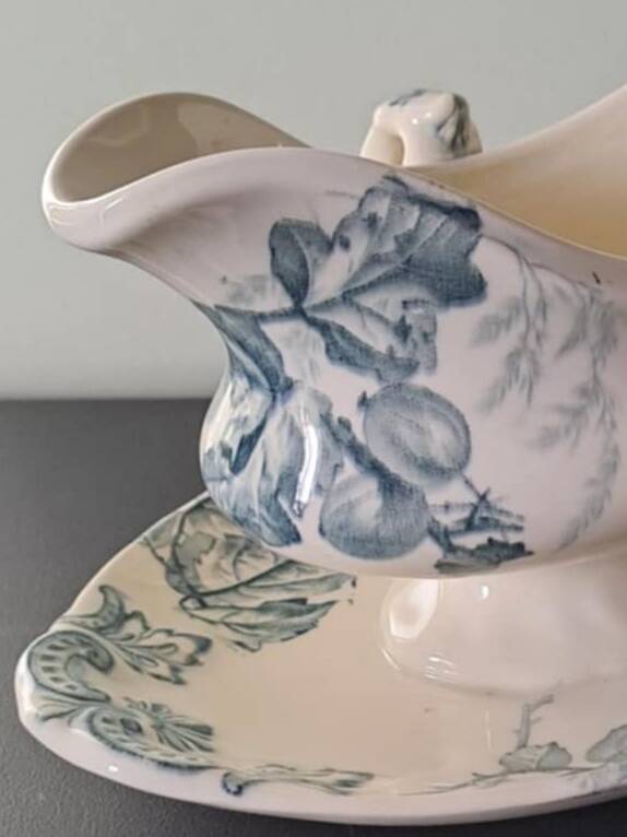 Creil Montereau iron clay sauce boat