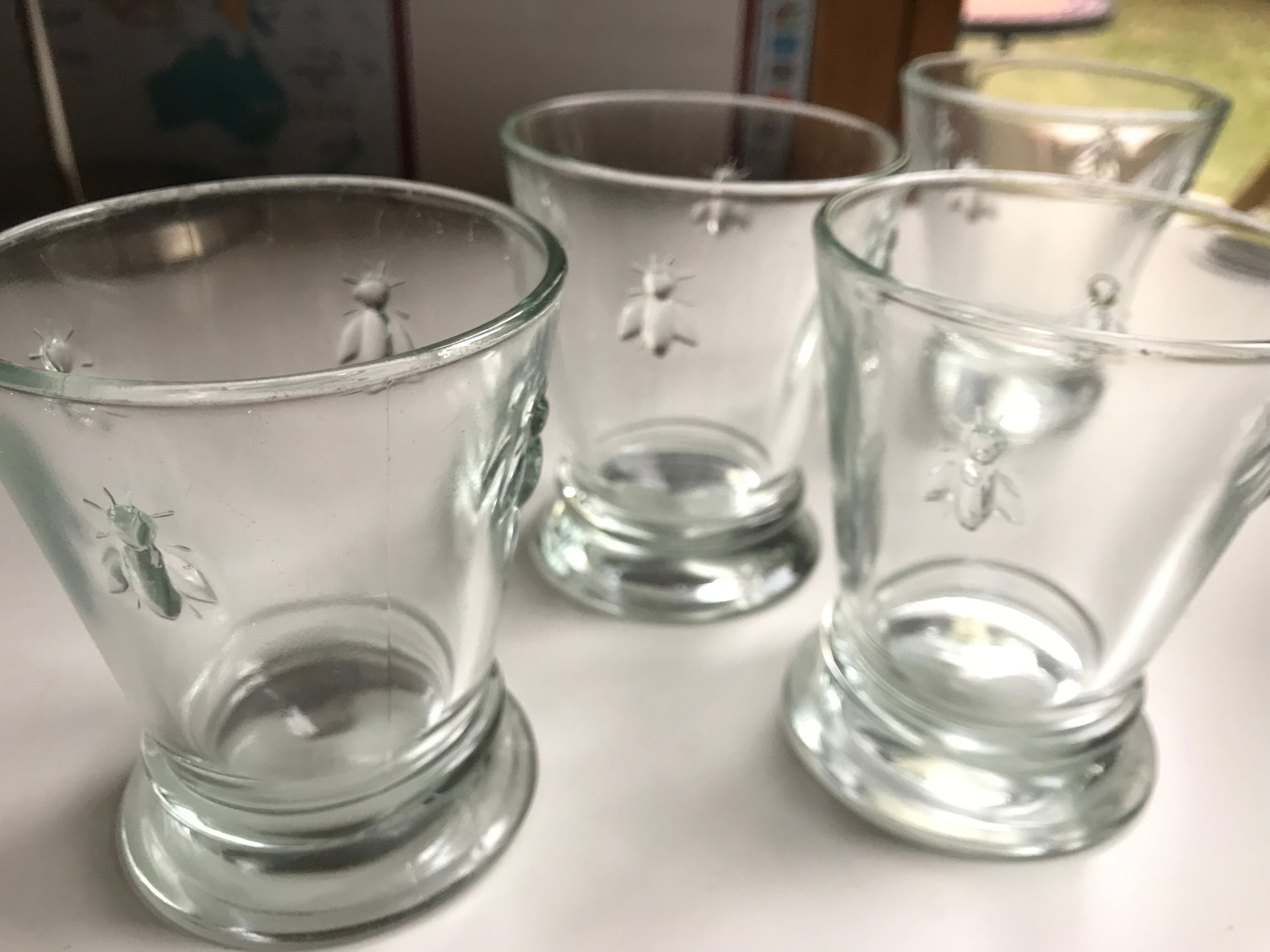 Carafe + 4 glasses pattern Bees
