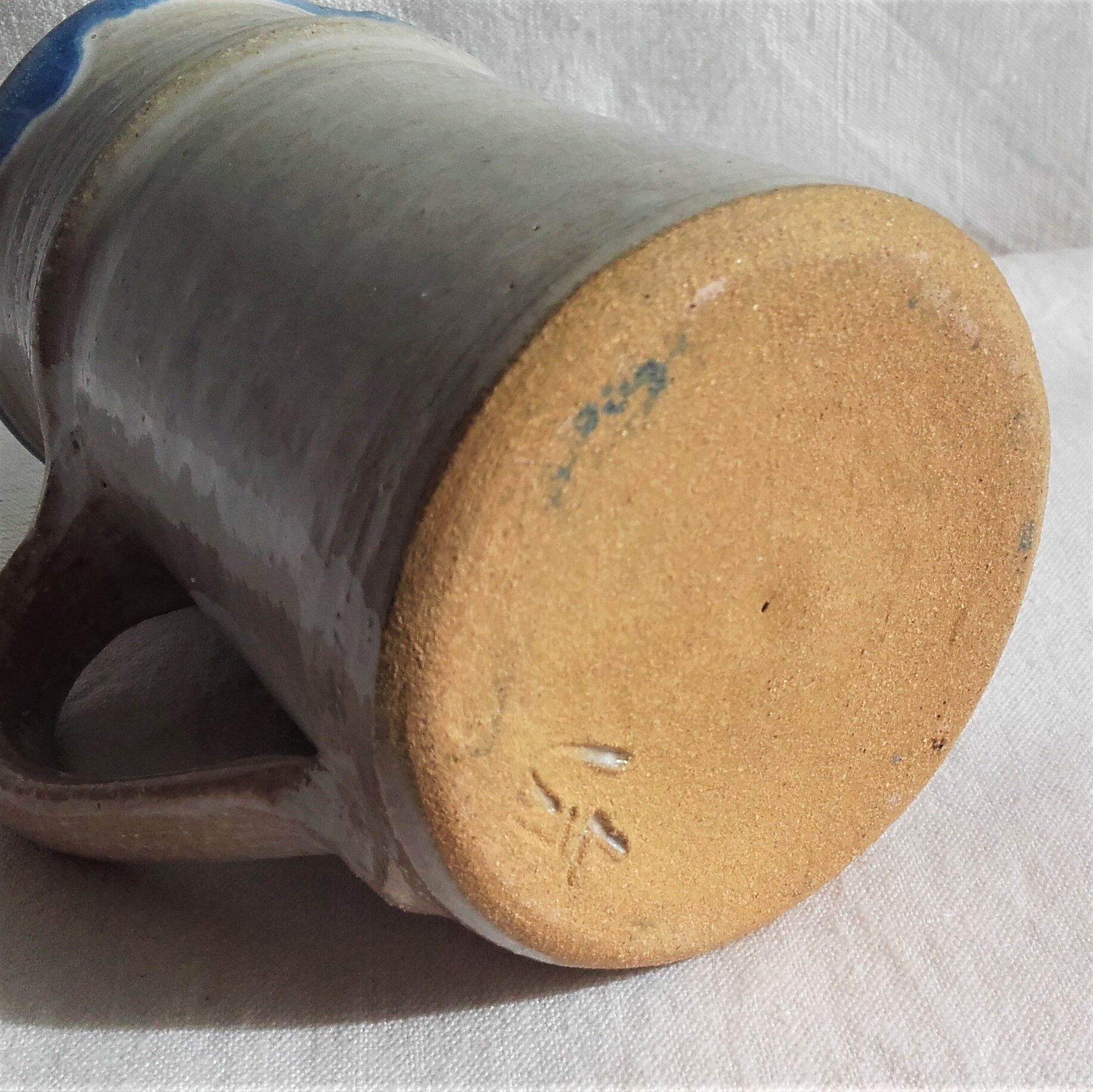 Enamelled ceramic milk pot