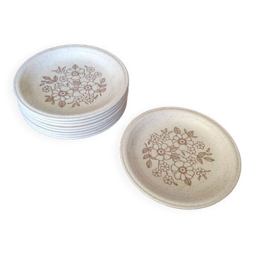 9 assiettes à dessert