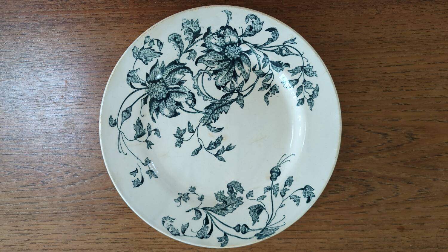 Lot 7 Terre de Feu plates from Grigny