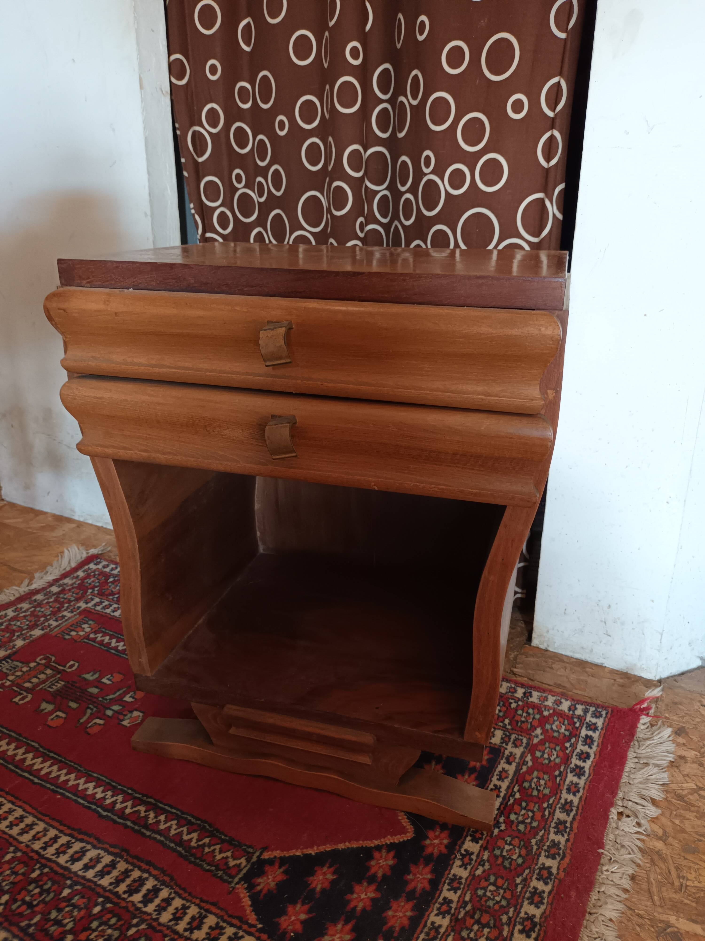 Art deco end table