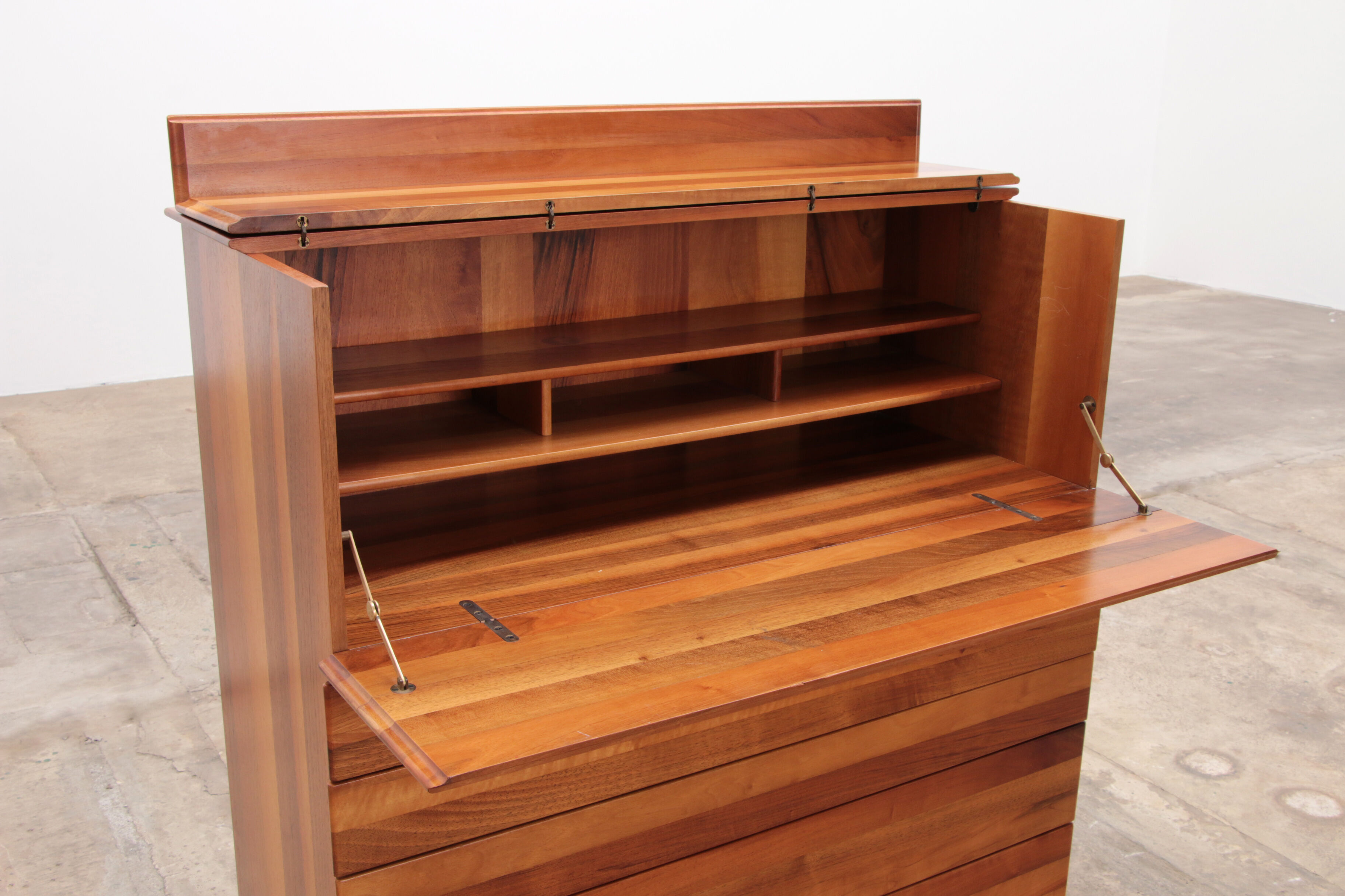 Afra & Tobia Scarpa Walnut secretary chest of drawers for Molteni, 1970 Italy