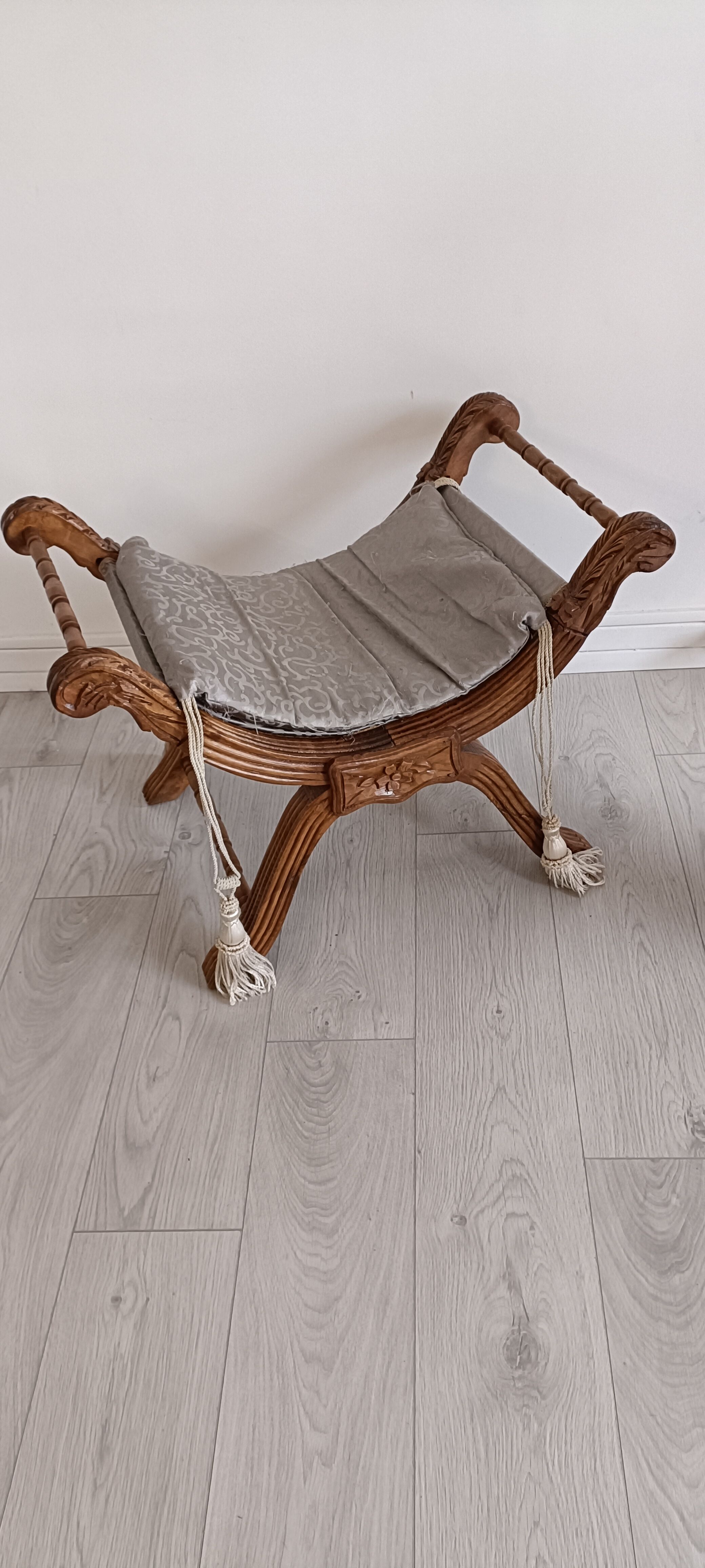 Curule seat, Dagobert