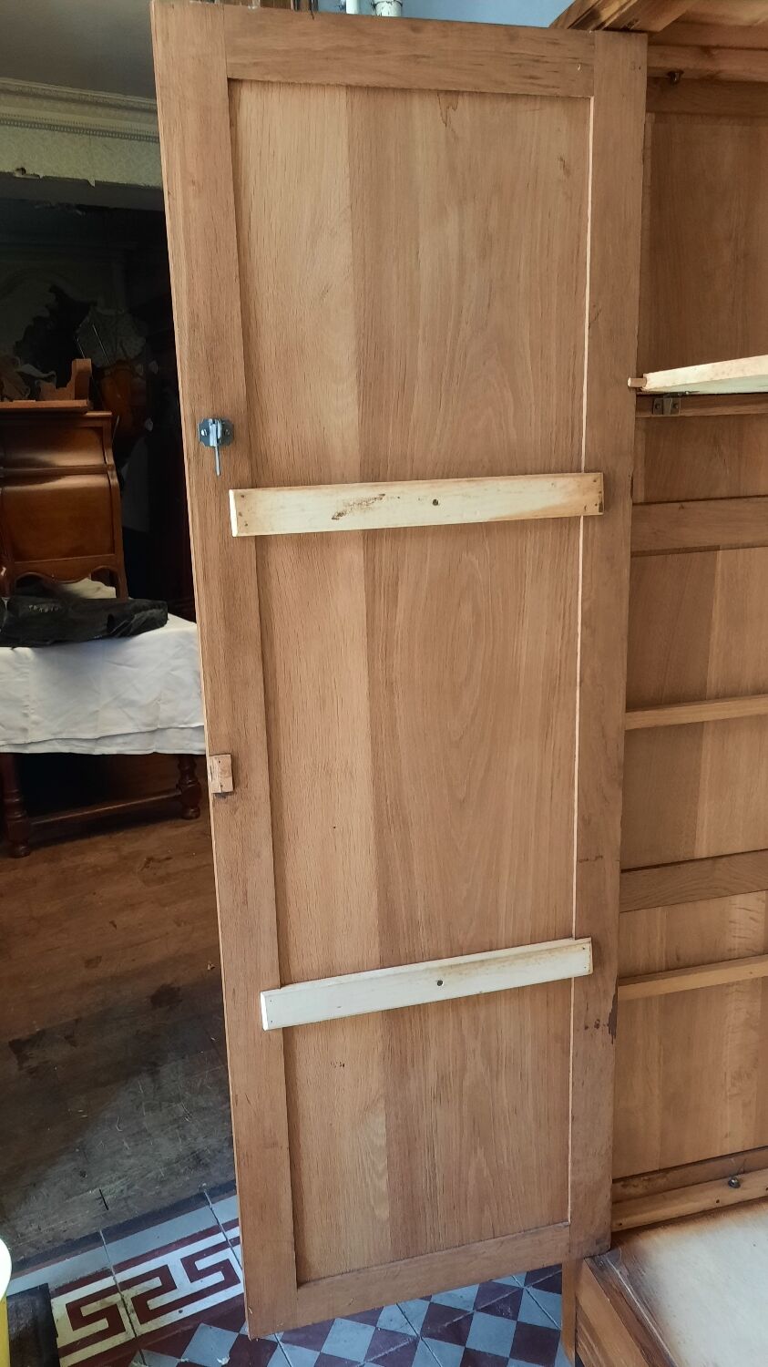 Armoire parisienne