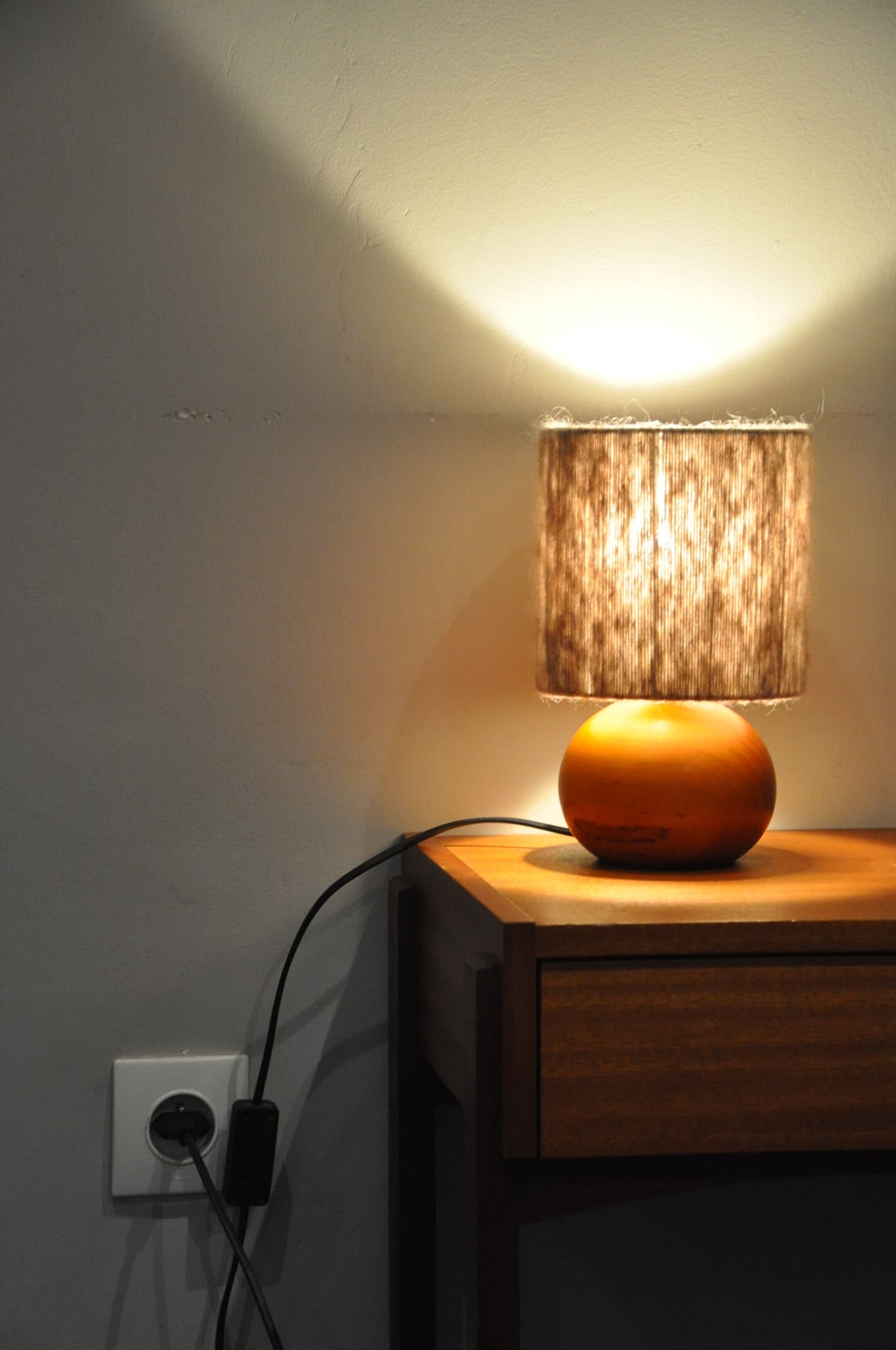 Wood and wool lamp