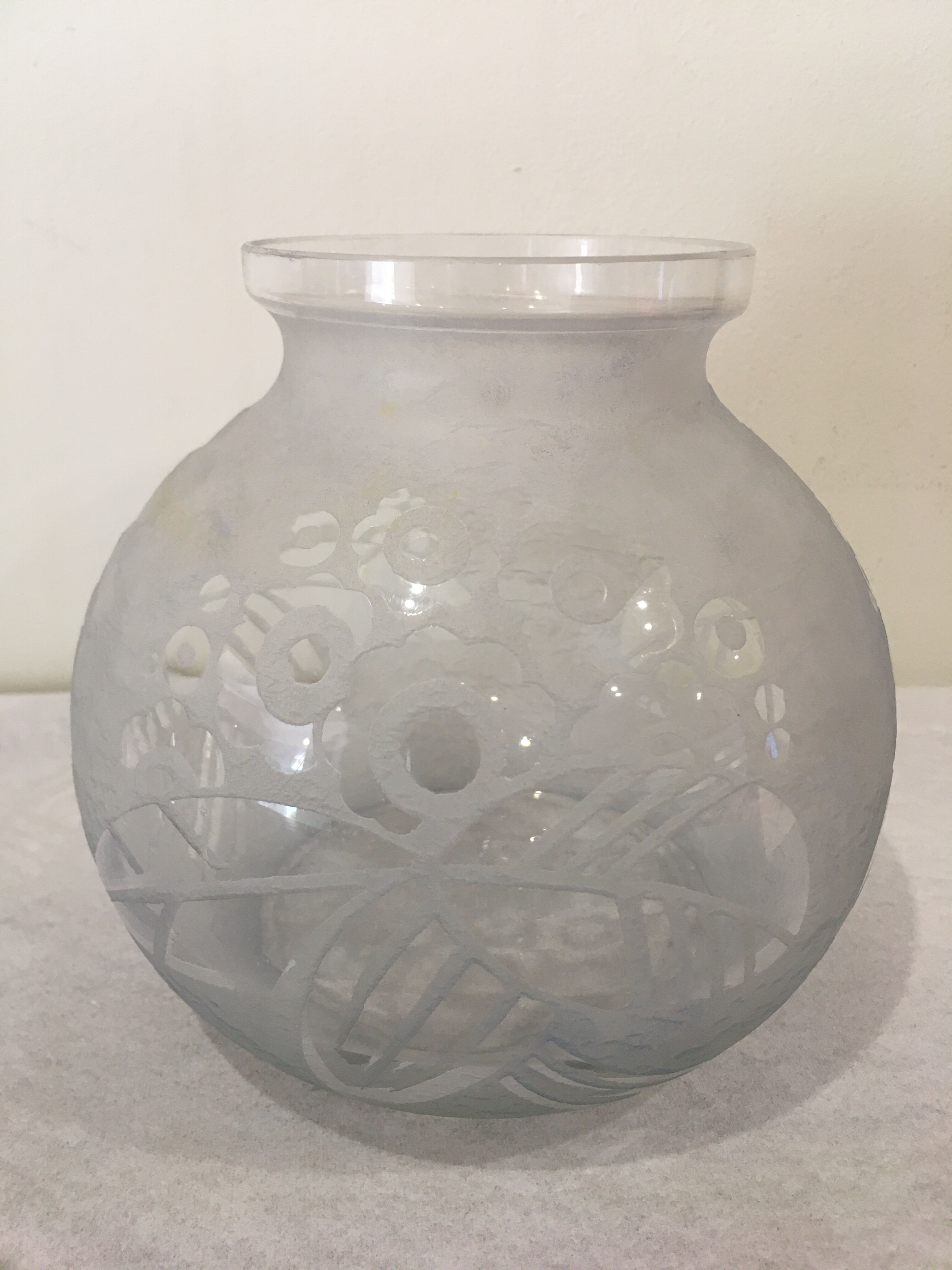 Vase ball signed Lorrain France